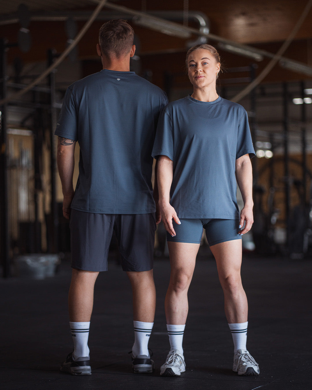 Gymnation unisex Training T-Shirt Model Men 175cm size L / Women 160 size XS #color_dusty-navy