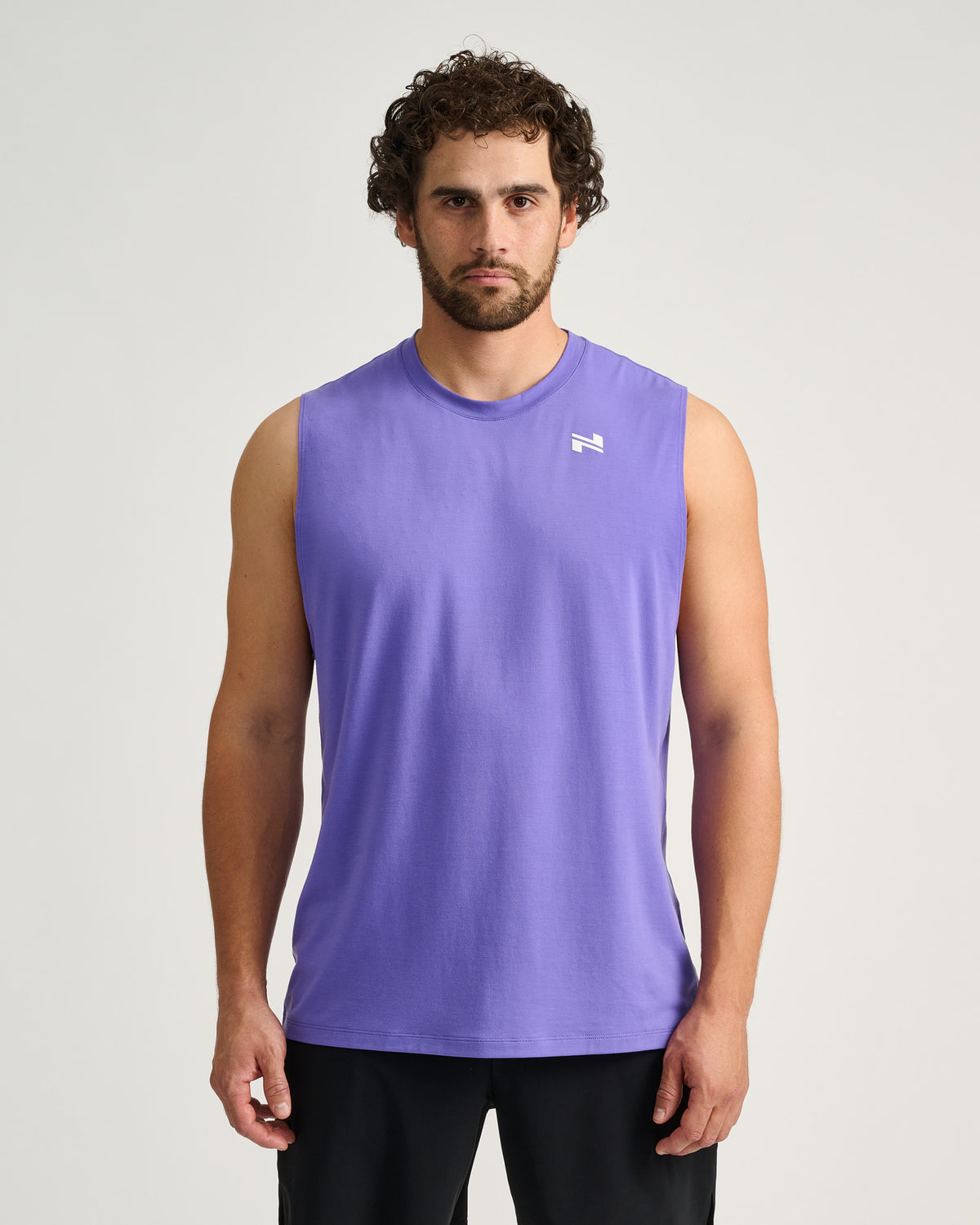 Men's Training Muscle Tank Top
Model 179 cm / size L
#color_violet-vibe
