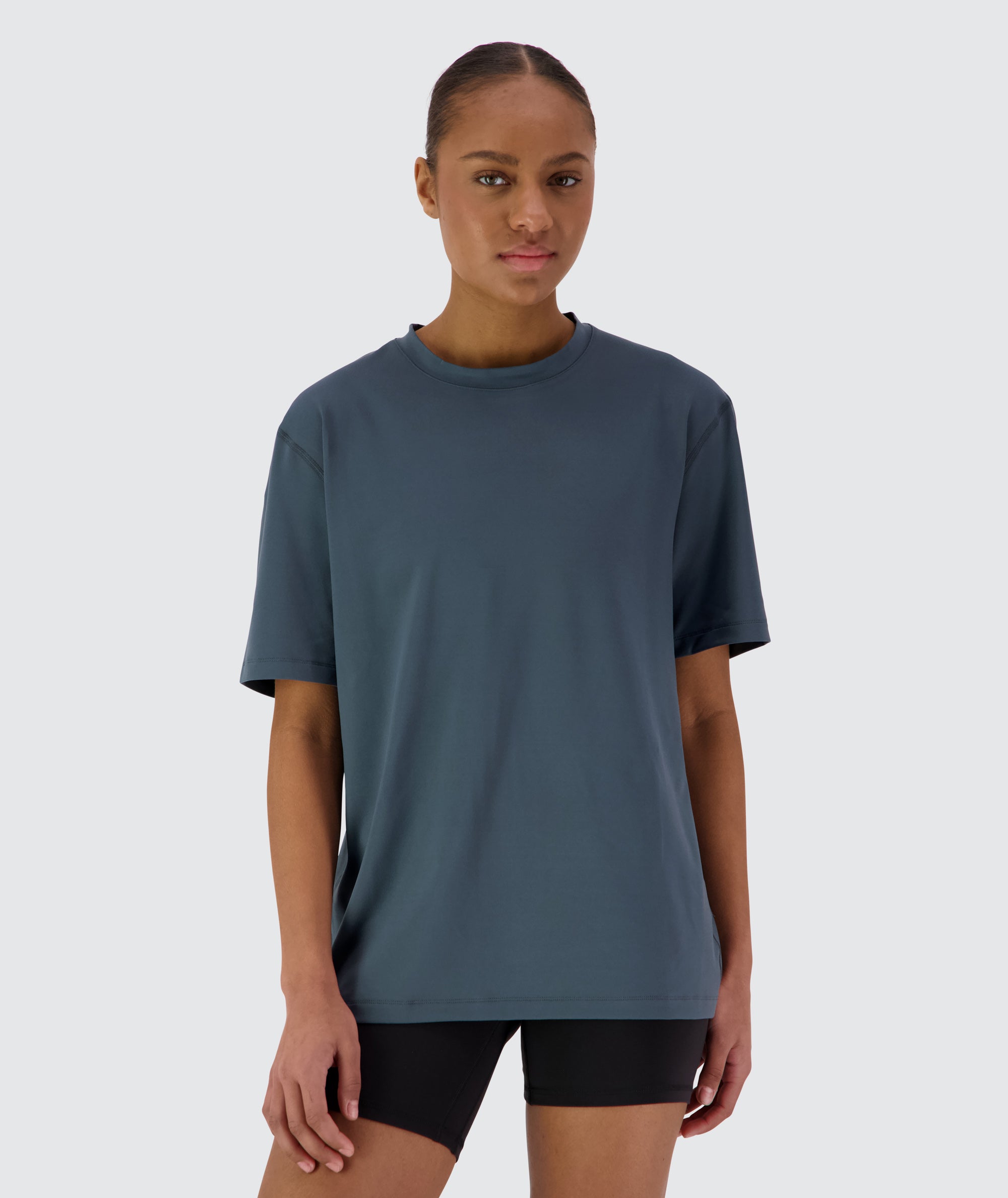 Gymnation ComfyKnit training T-Shirt - Unisex Model 167cm / size XS #color_dusty-navy