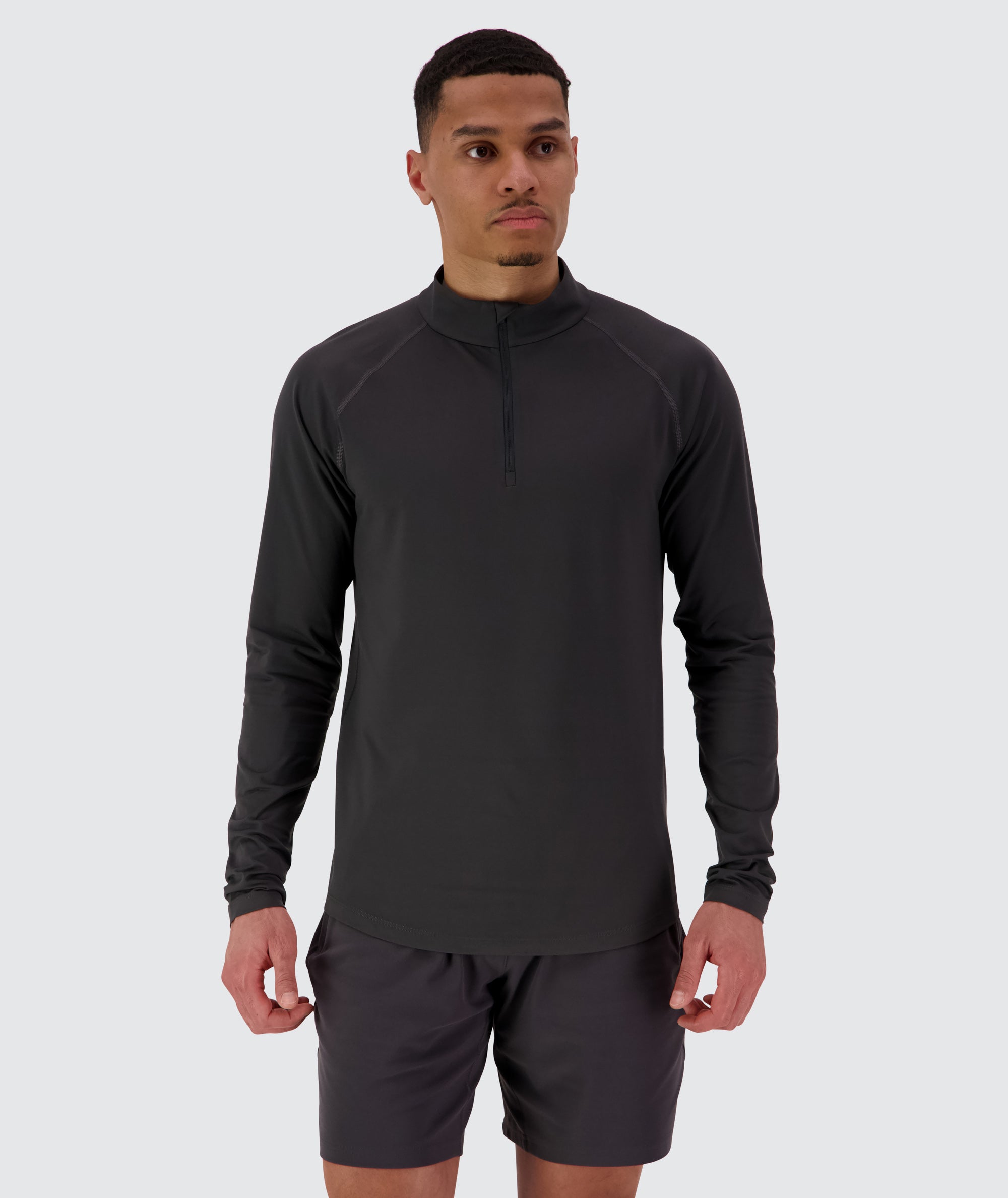 Men's light and sporty half-zip, Model 184 cm / size M #color_gravel-grey