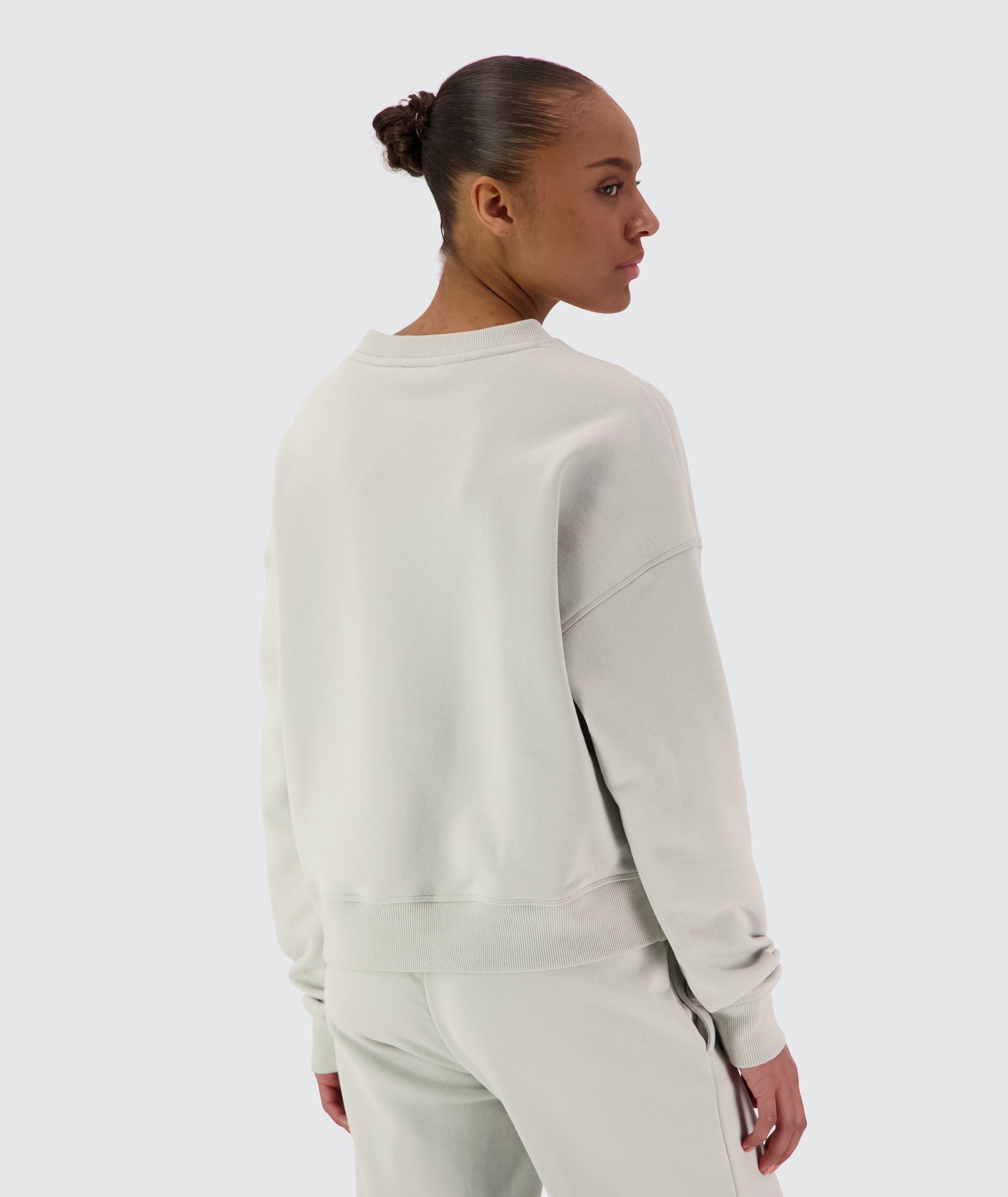 Women Crewneck #color_cool-grey