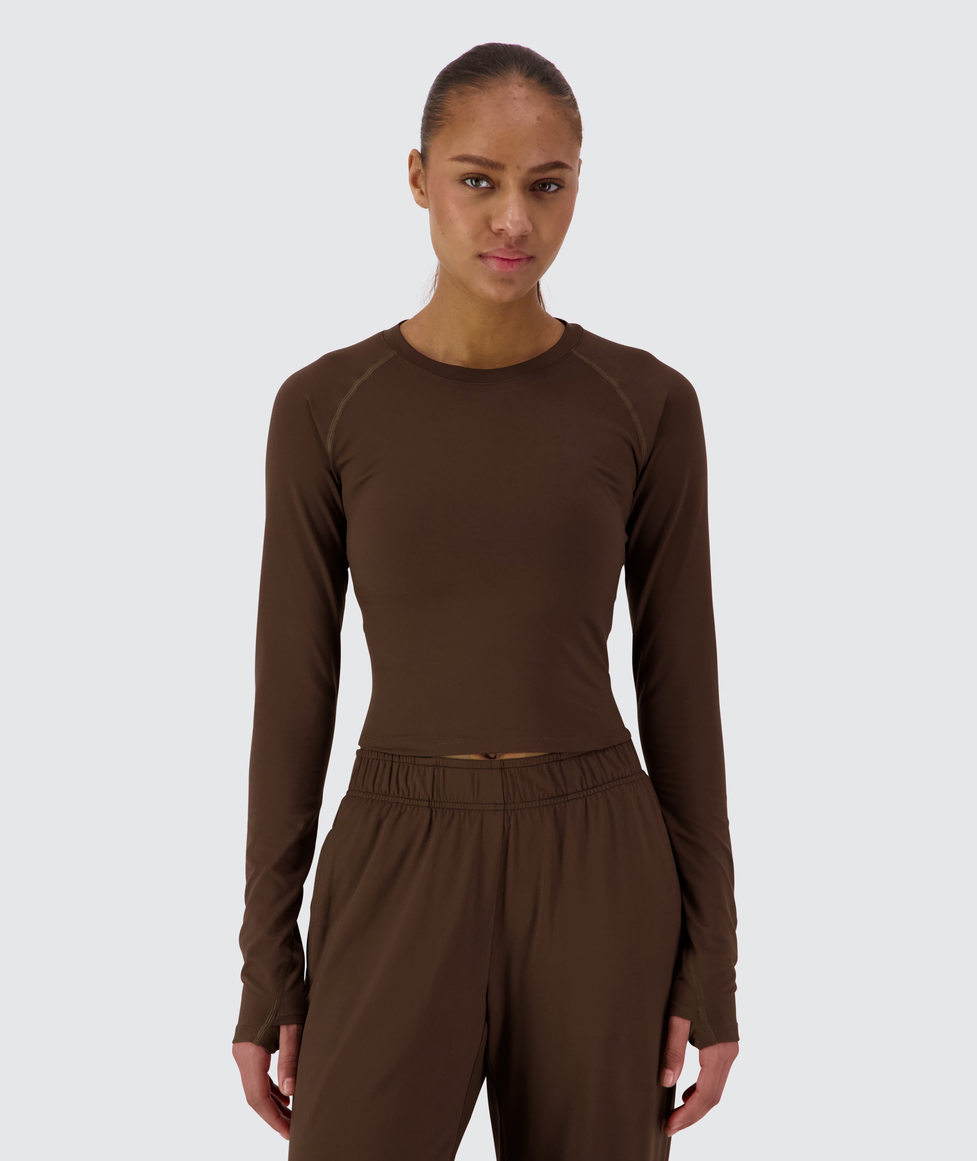 Women's Cropped ComfyKnit Longsleeve Model 167 cm / size S #color_coffee-bean