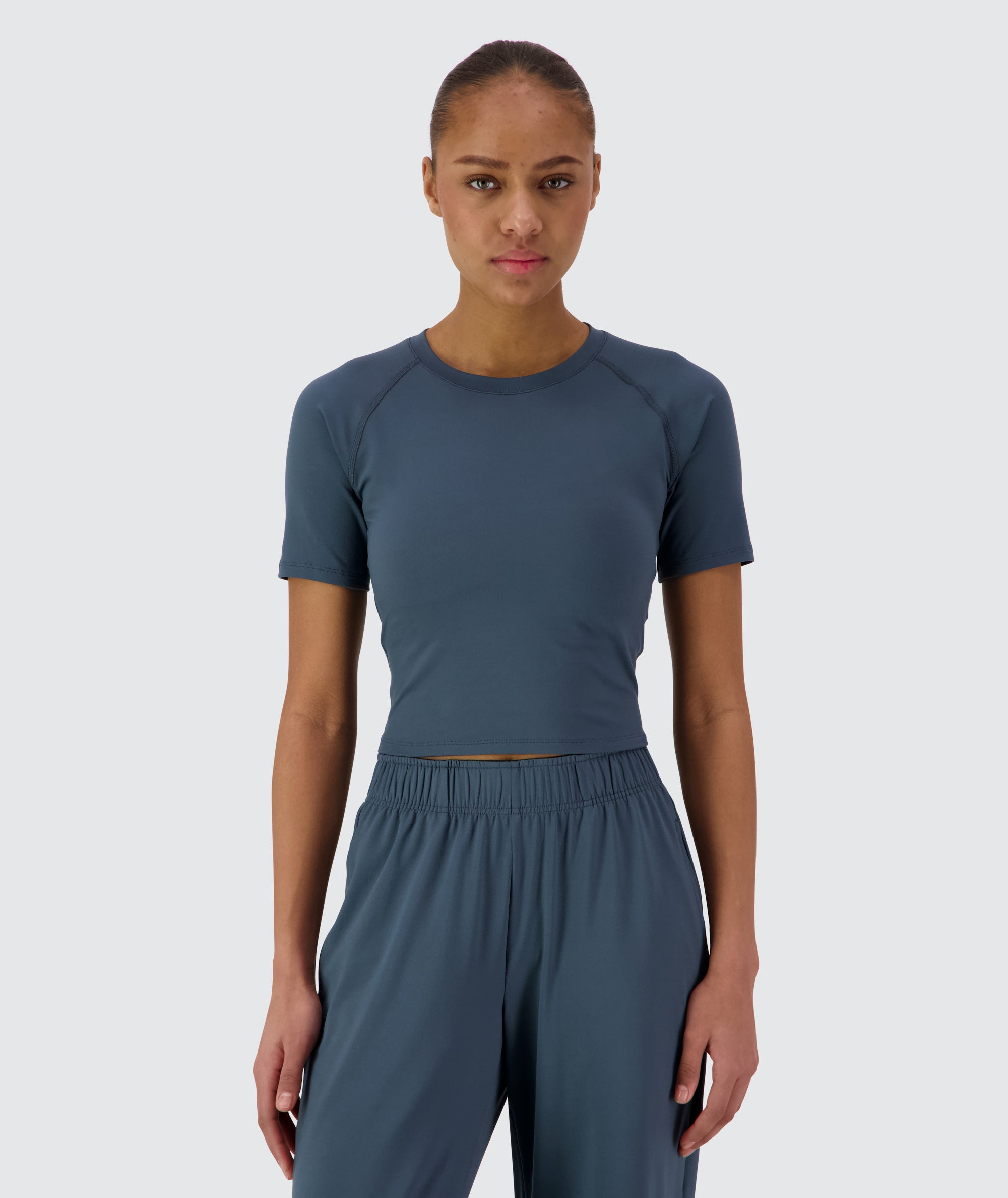 Gymnation Cropped ComfyKnit Tee Model 167 cm / size S #color_dusty-navy