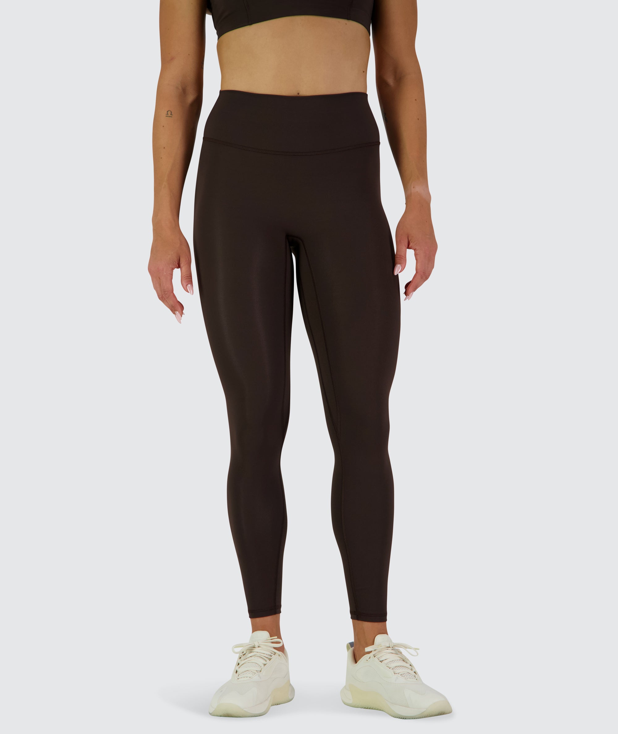 EveryForm Tights, Model 176 cm / size S #color_moody-espresso