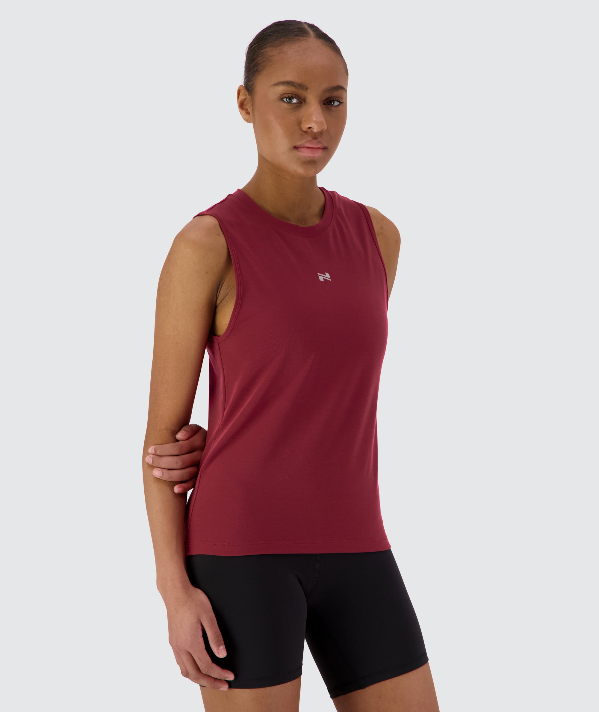 Women's muscle tank top, Model 167 cm / size XS#color_garnet-red