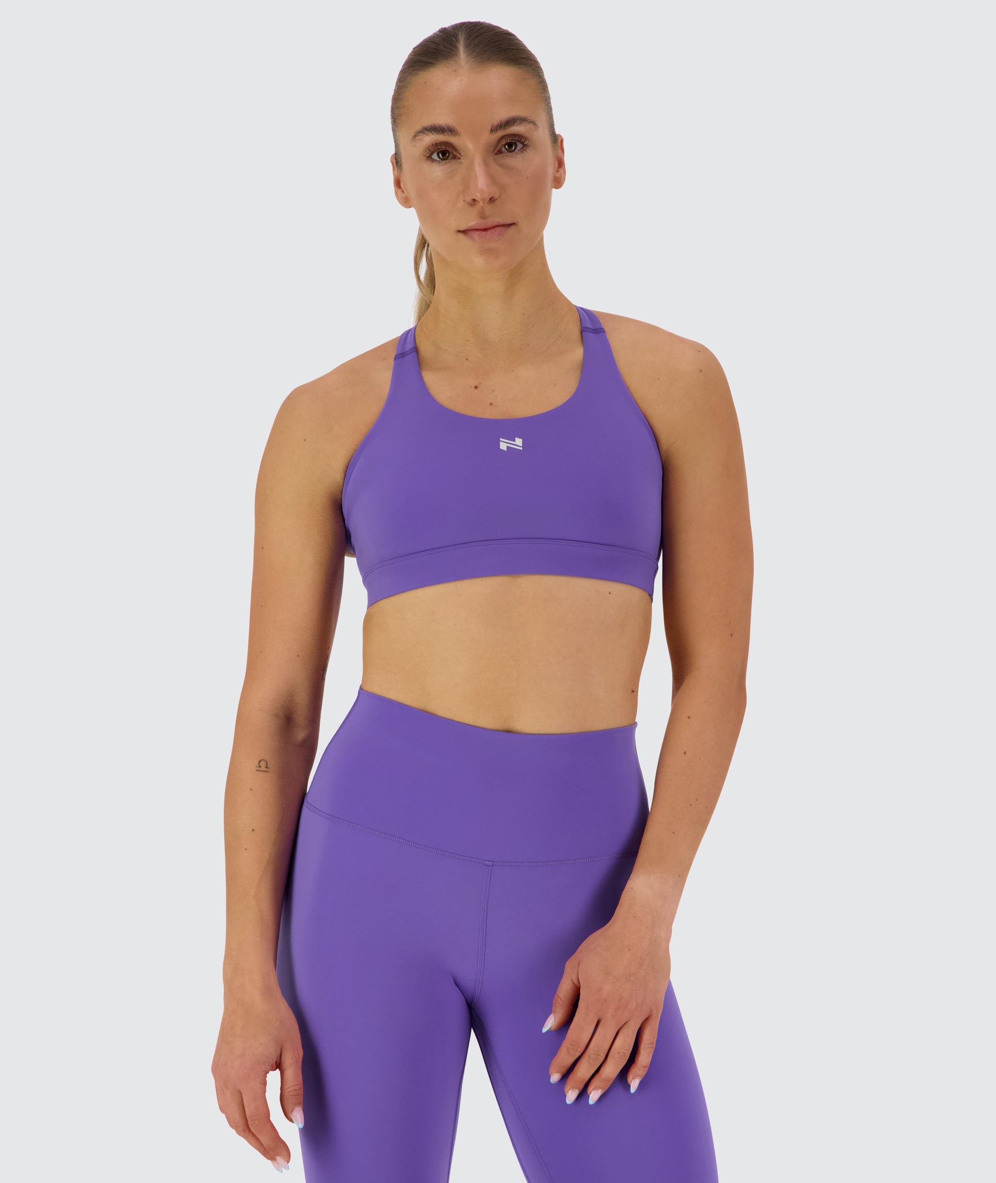 Performance sports bra, Model 176 cm / size S #color_violet-vibe