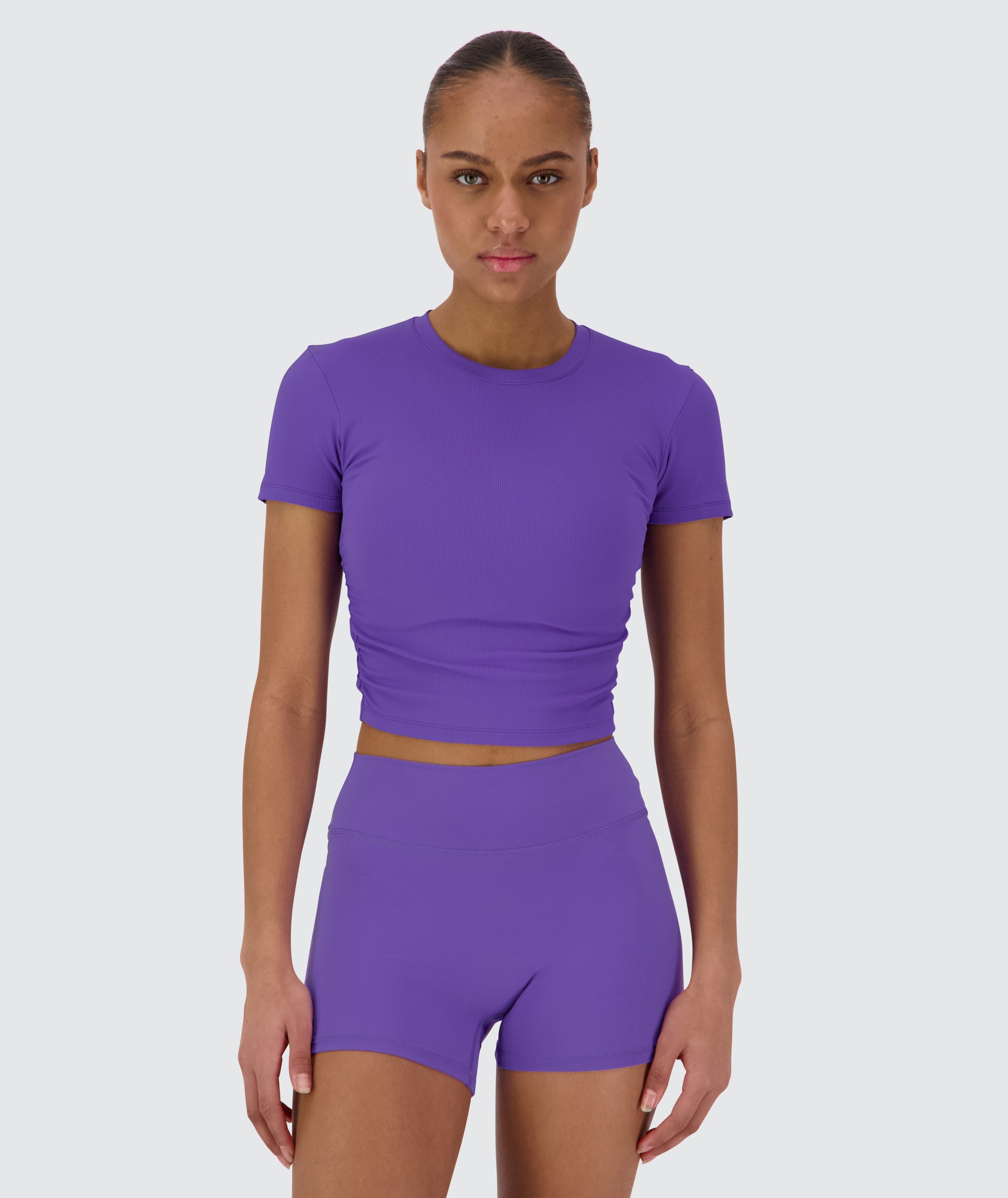 Ribbed Crop Short Sleeve Model 167cm / Size XS #color_violet-vibe
