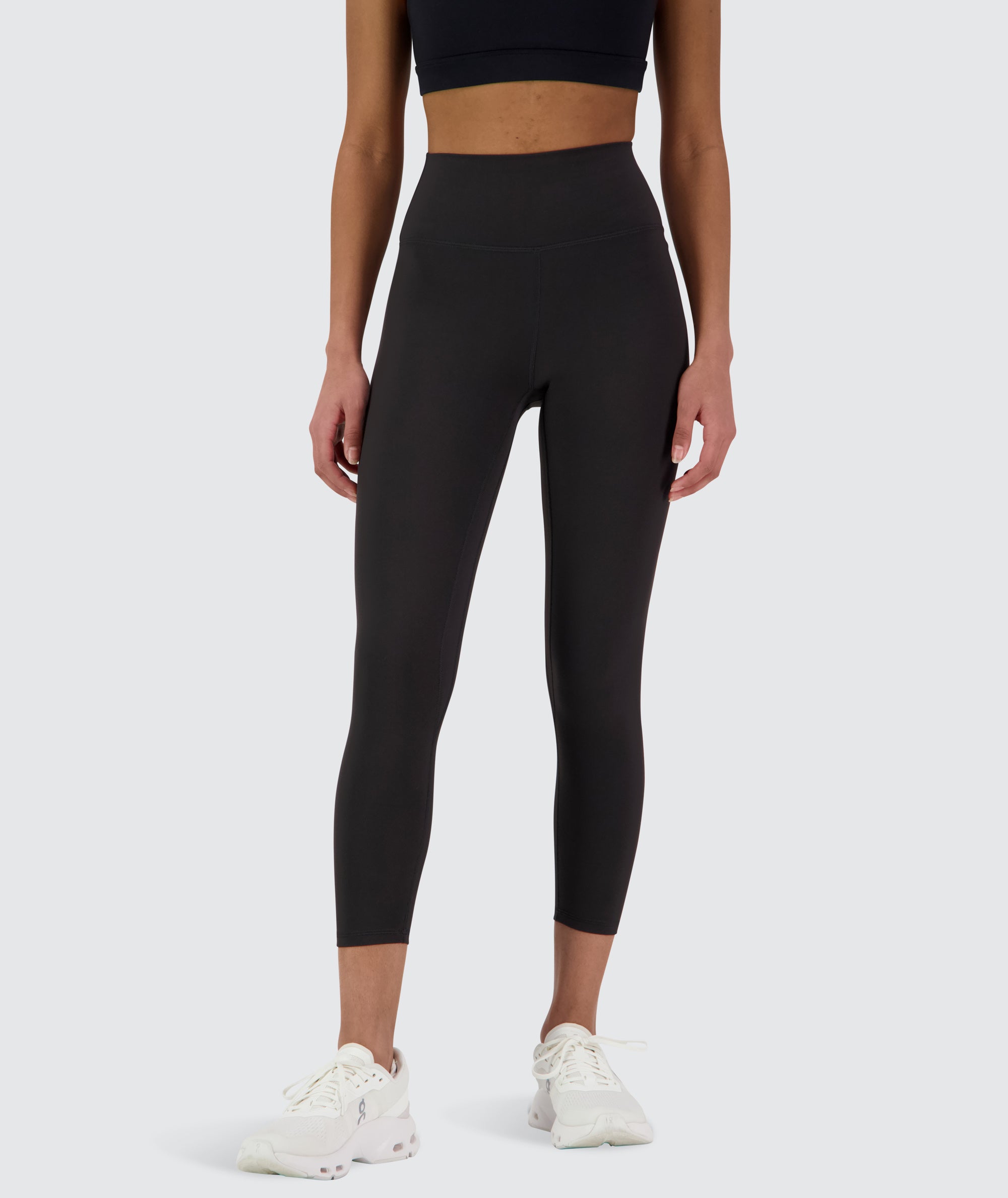 Supersoft Leggings Model 167cm / Size XS in 7/8 Short #color_black