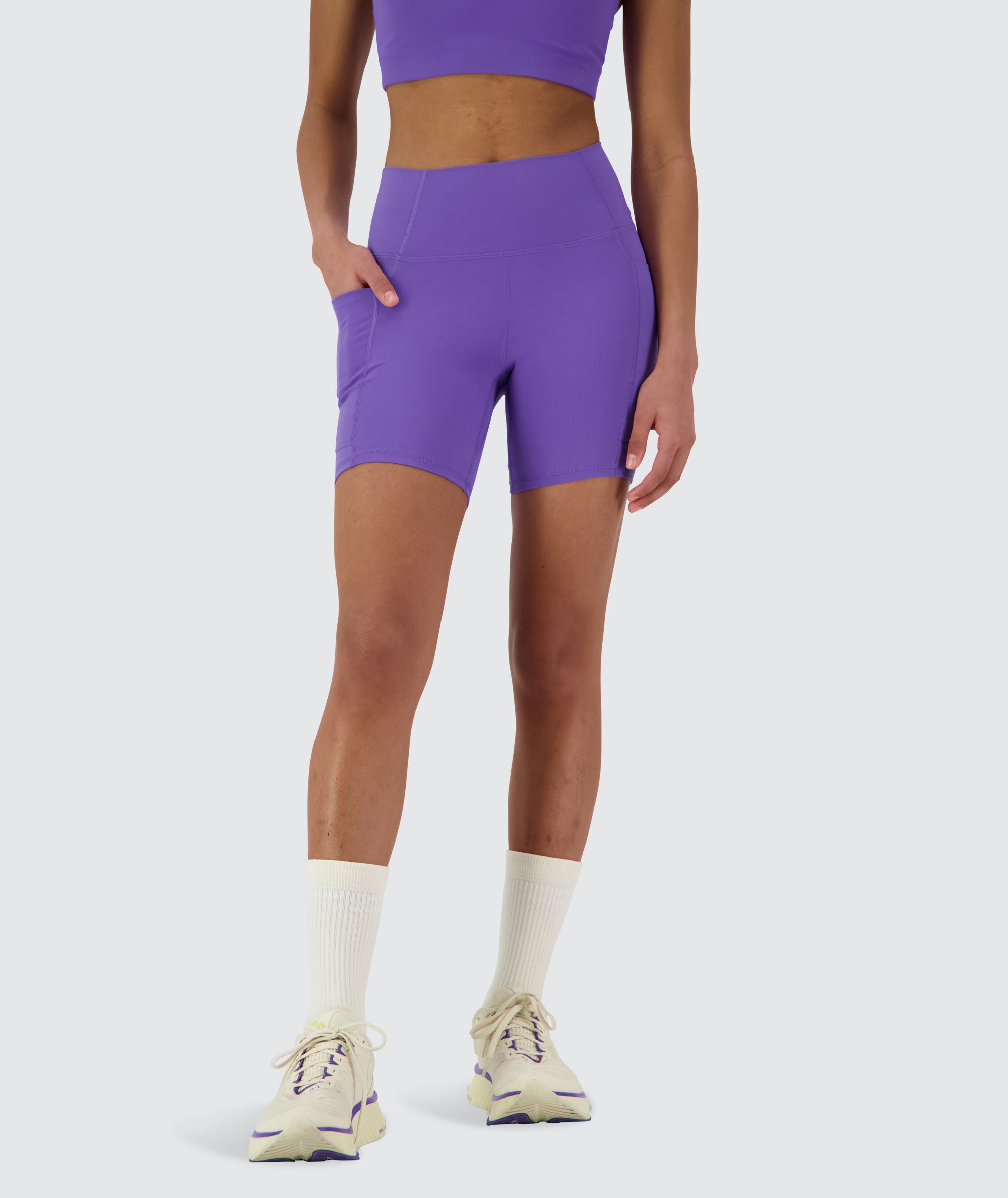 Supersoft shorts with pockets, Model 167 cm / size S #color_violet-vibe