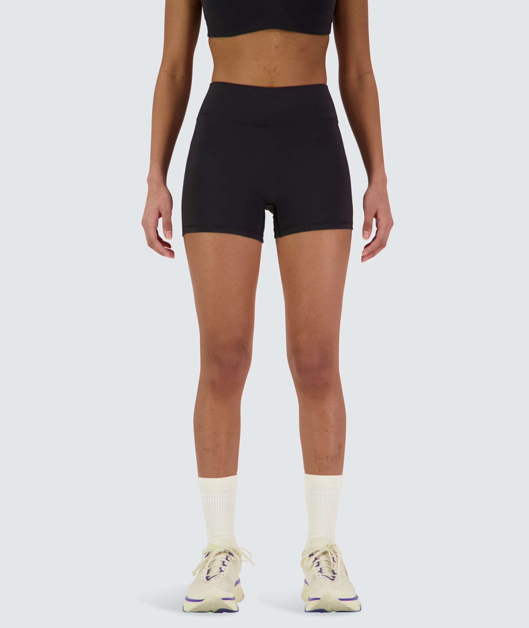 SuperSoft Seamless Shorts Model 167cm / Size S #color_black