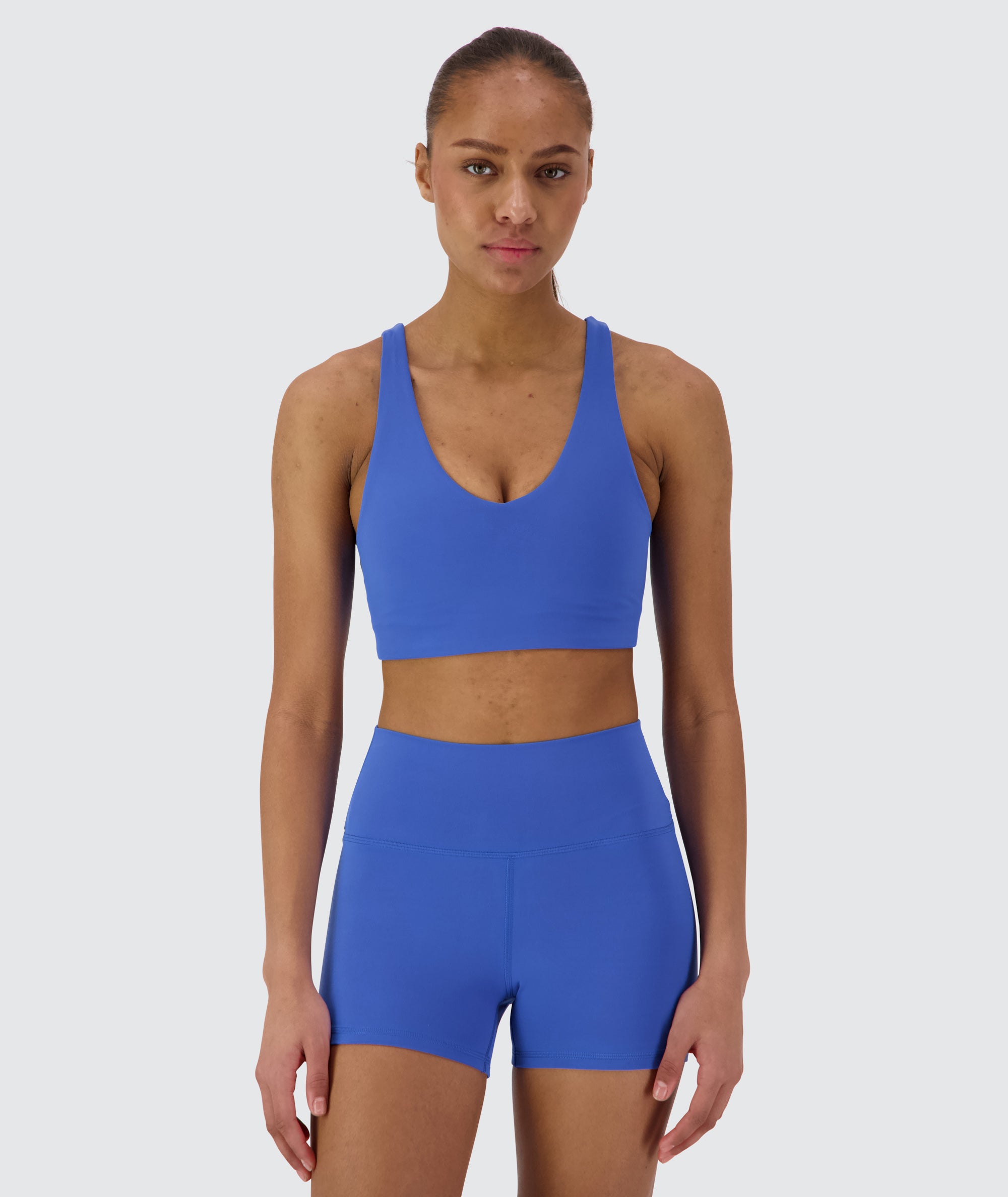 Supersoft V-neck Bra, Model 167 cm / size S#color_blue-blaze