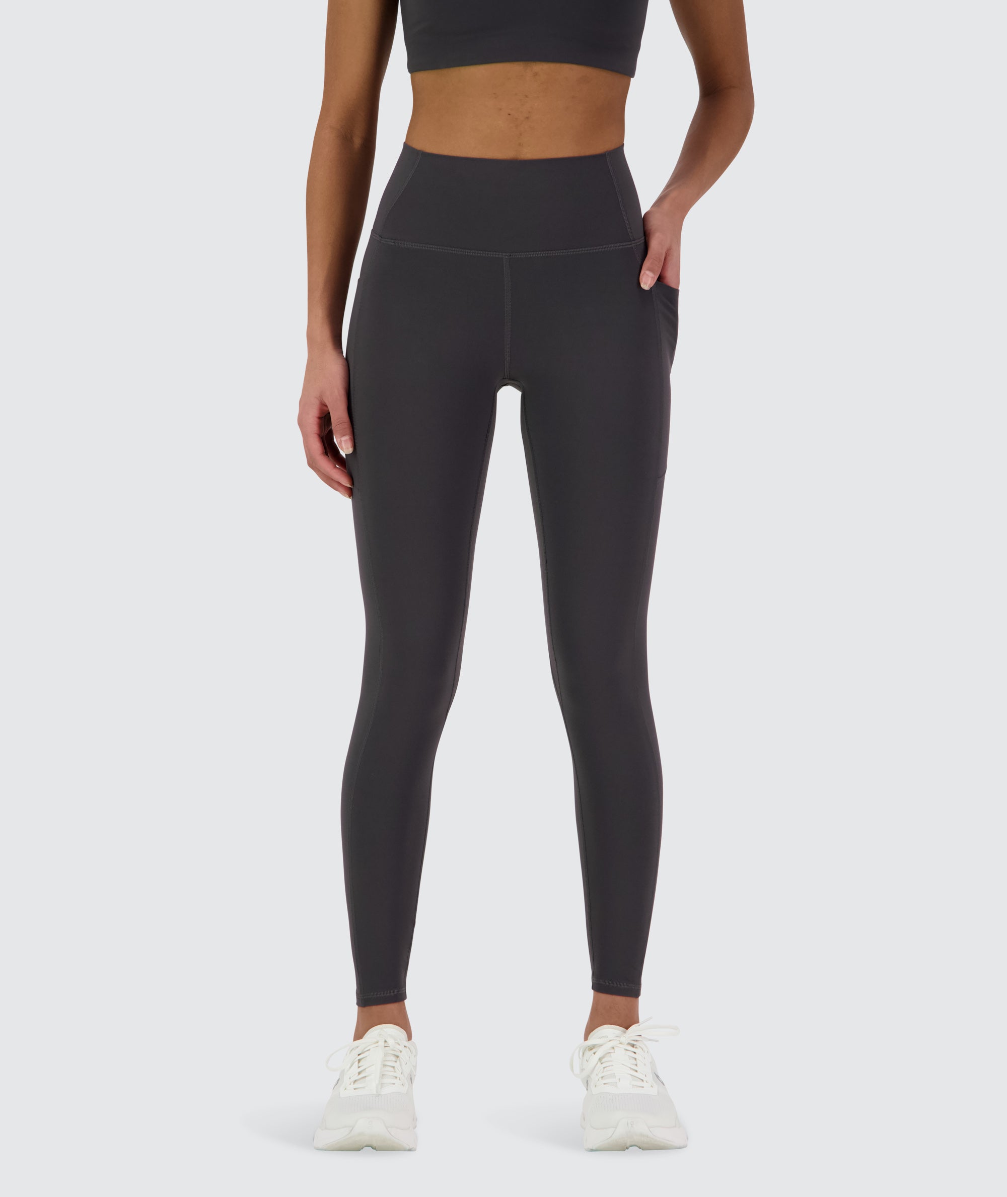 SuperSoft Pocket Leggings, Model 167 cm / size XS#color_gravel-grey