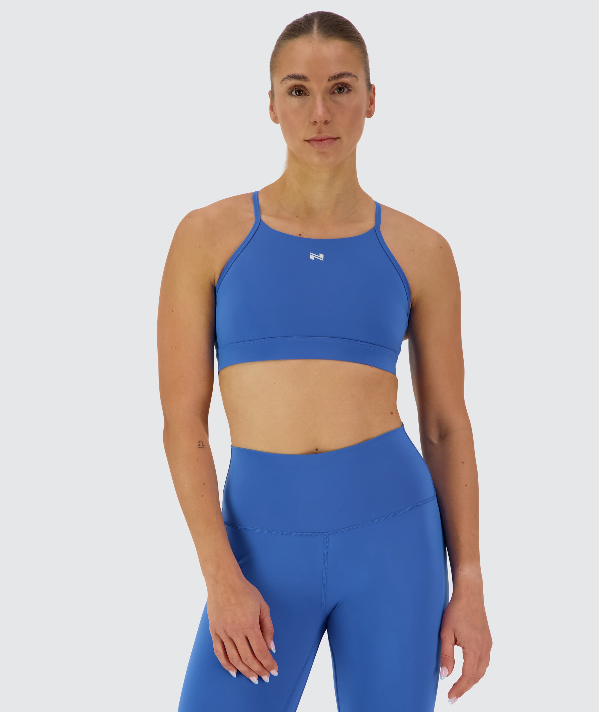 Training sports bra, Model 176 cm / size S #color_blue-blaze