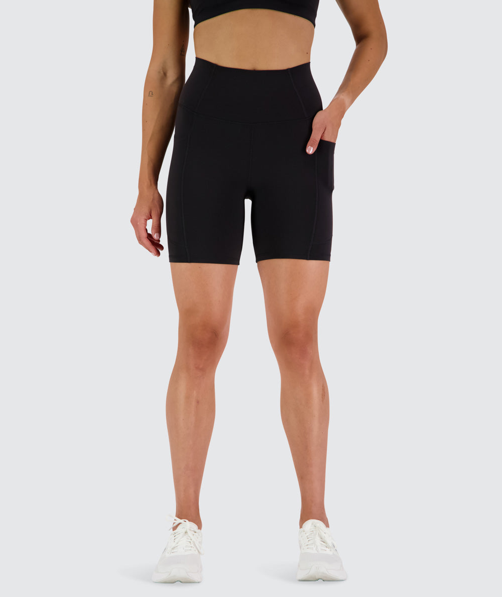 Supersoft shorts with pockets, Model 176 cm / size S#color_black