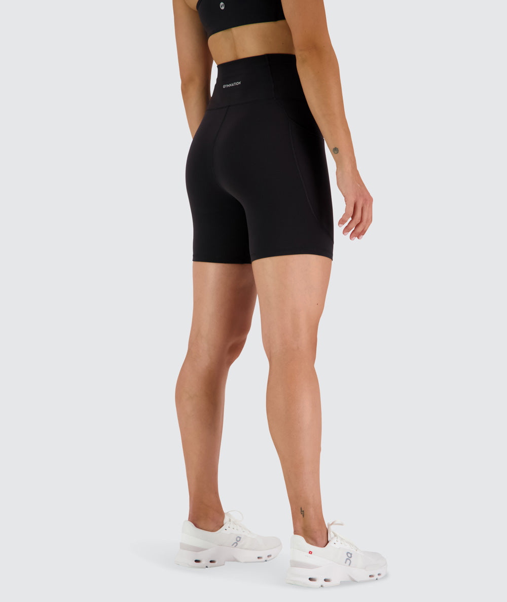 Supersoft shorts with pockets, Model 176 cm / size S#color_black