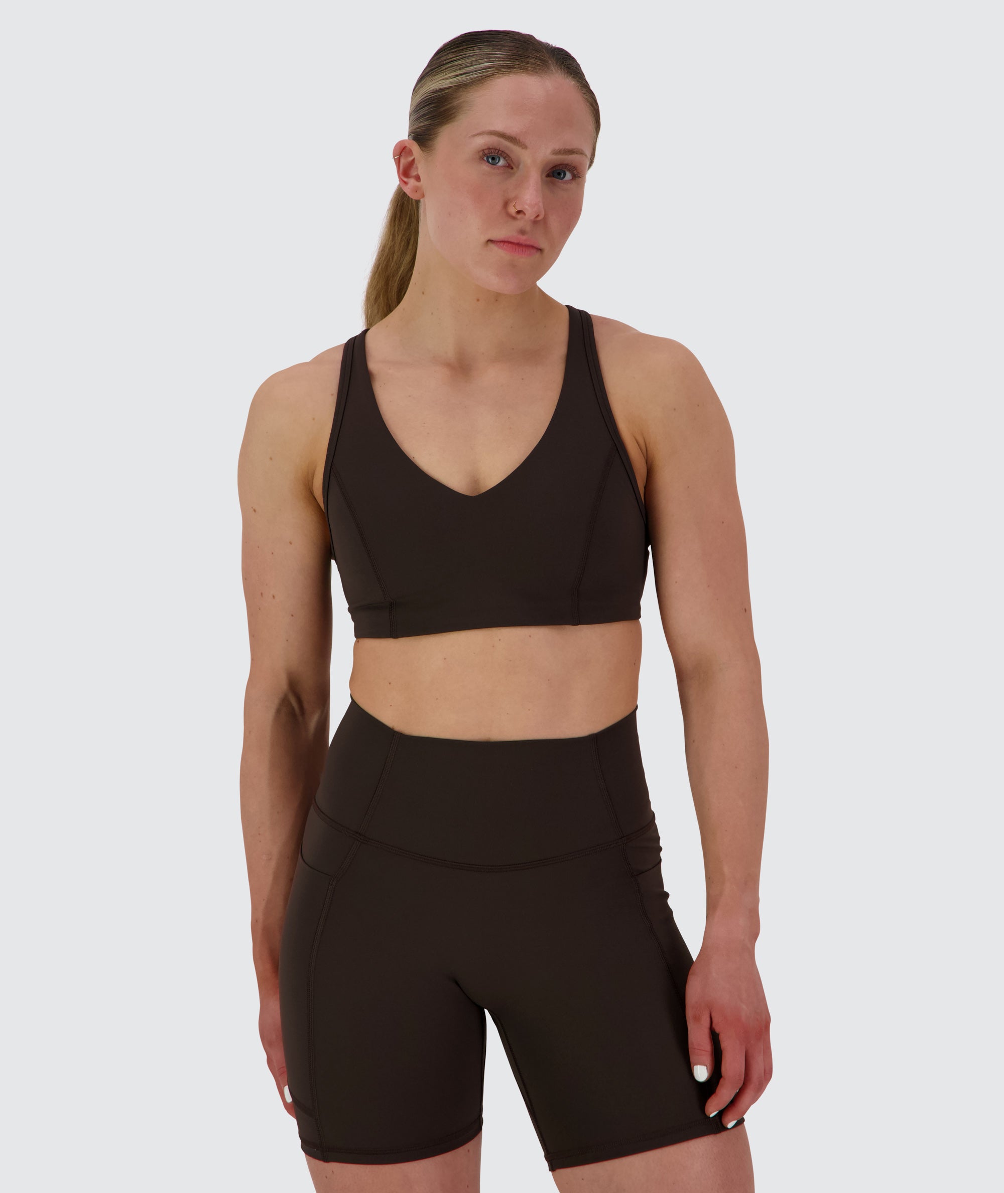 EveryForm V-Neck Sports Bra, Model 166 cm / size S #color_moody-espresso
