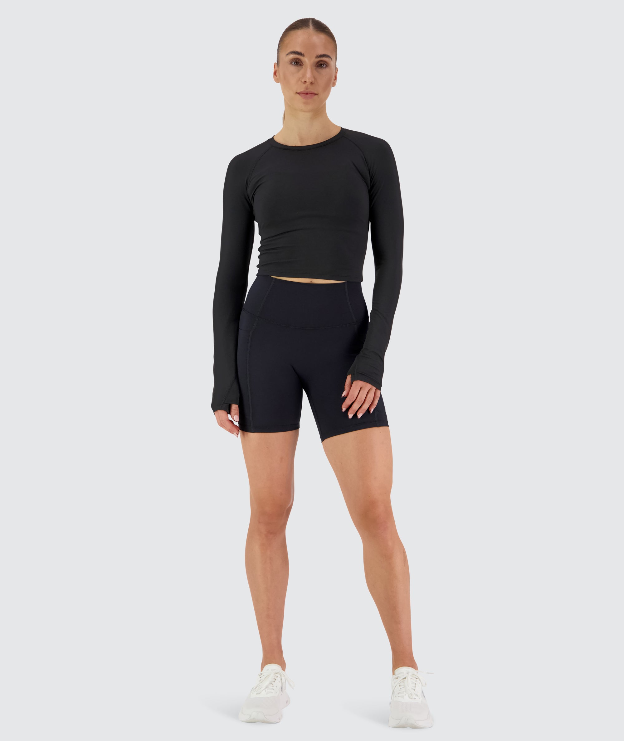 Women's Cropped ComfyKnit Longsleeve Black, Model 176 cm / size S#color_black