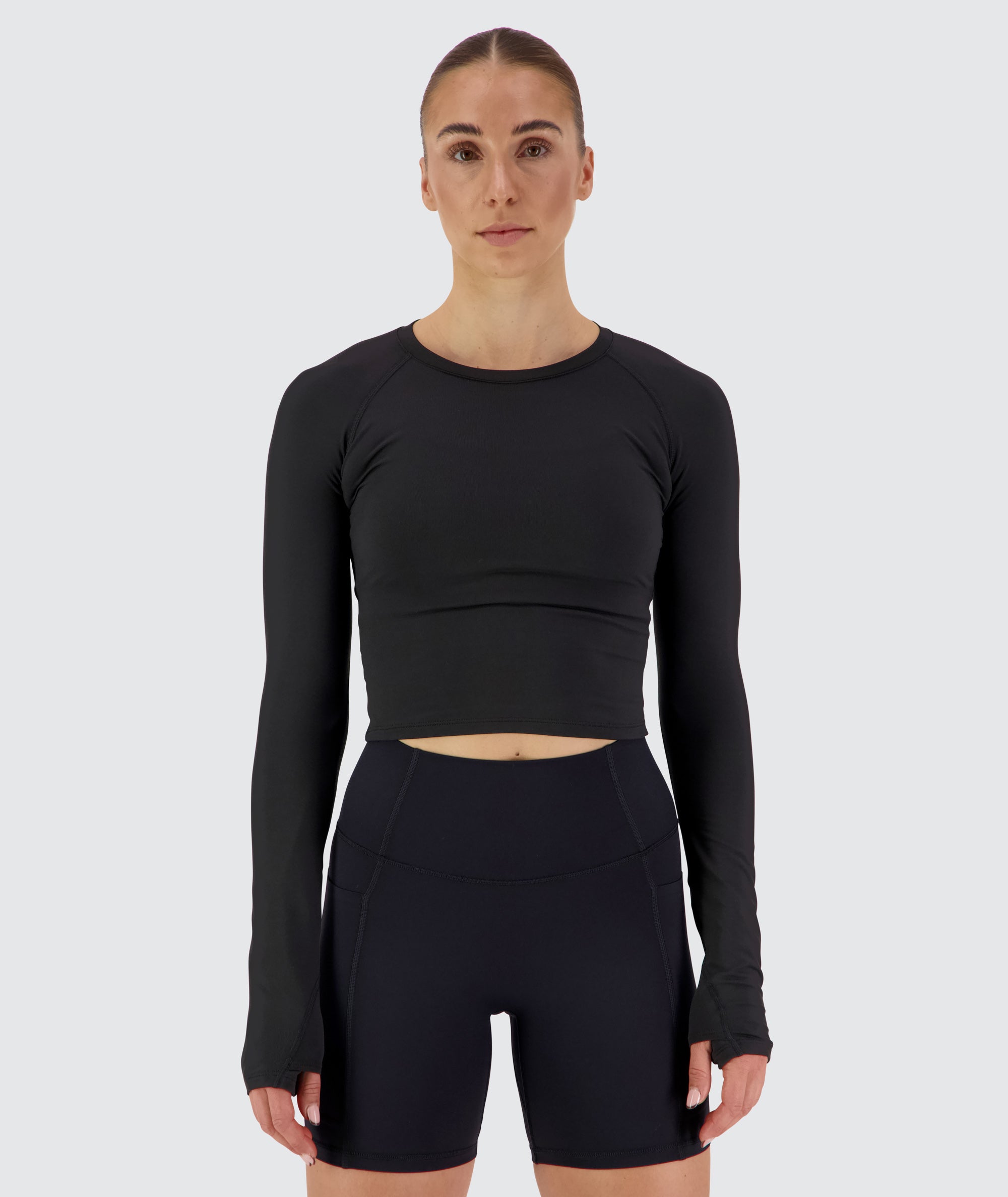 Women's Cropped ComfyKnit Longsleeve Black, Model 176 cm / size S#color_black