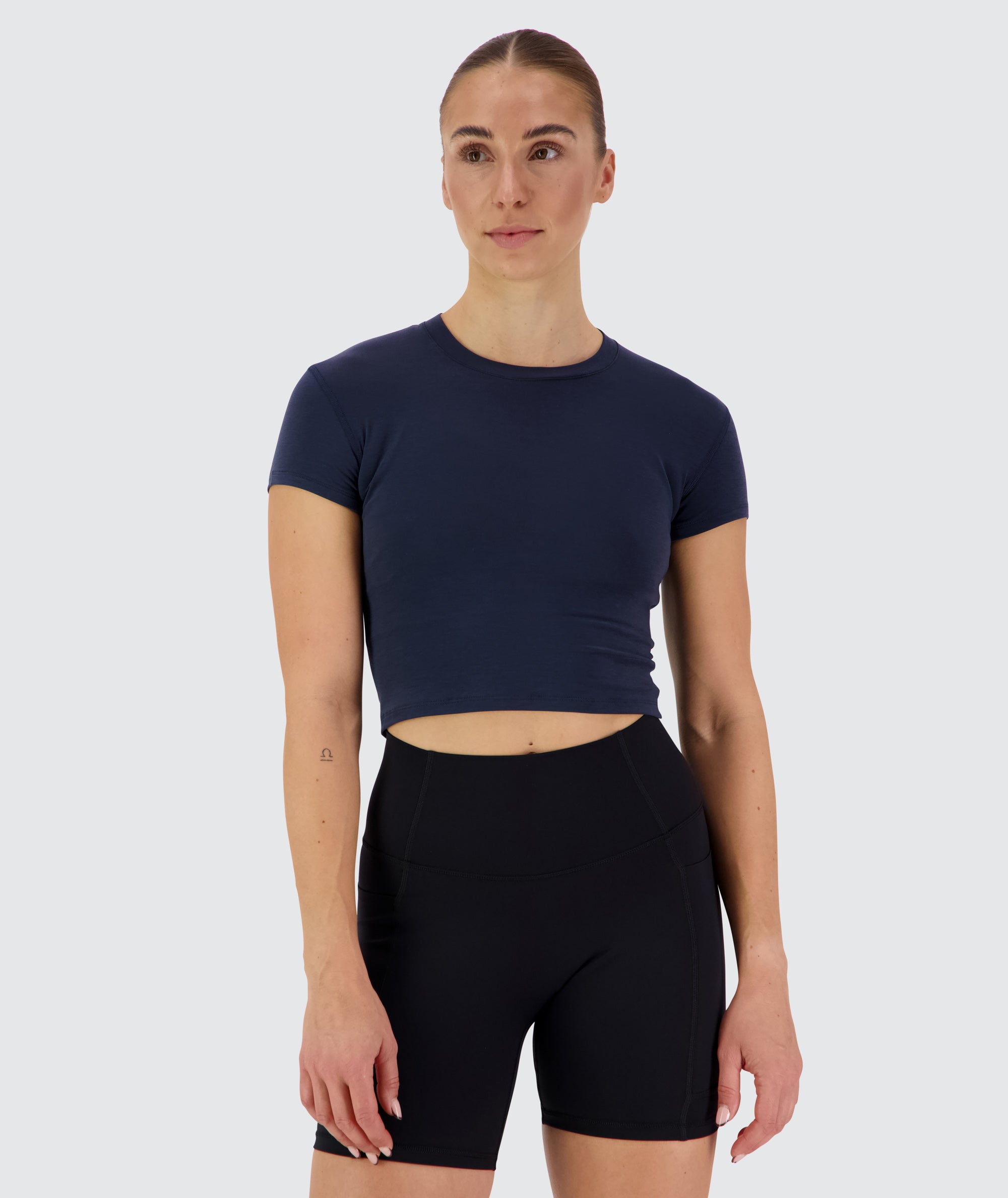 Women's Cropped Short Sleeve Navy, Model 176 cm / size S#color_navy