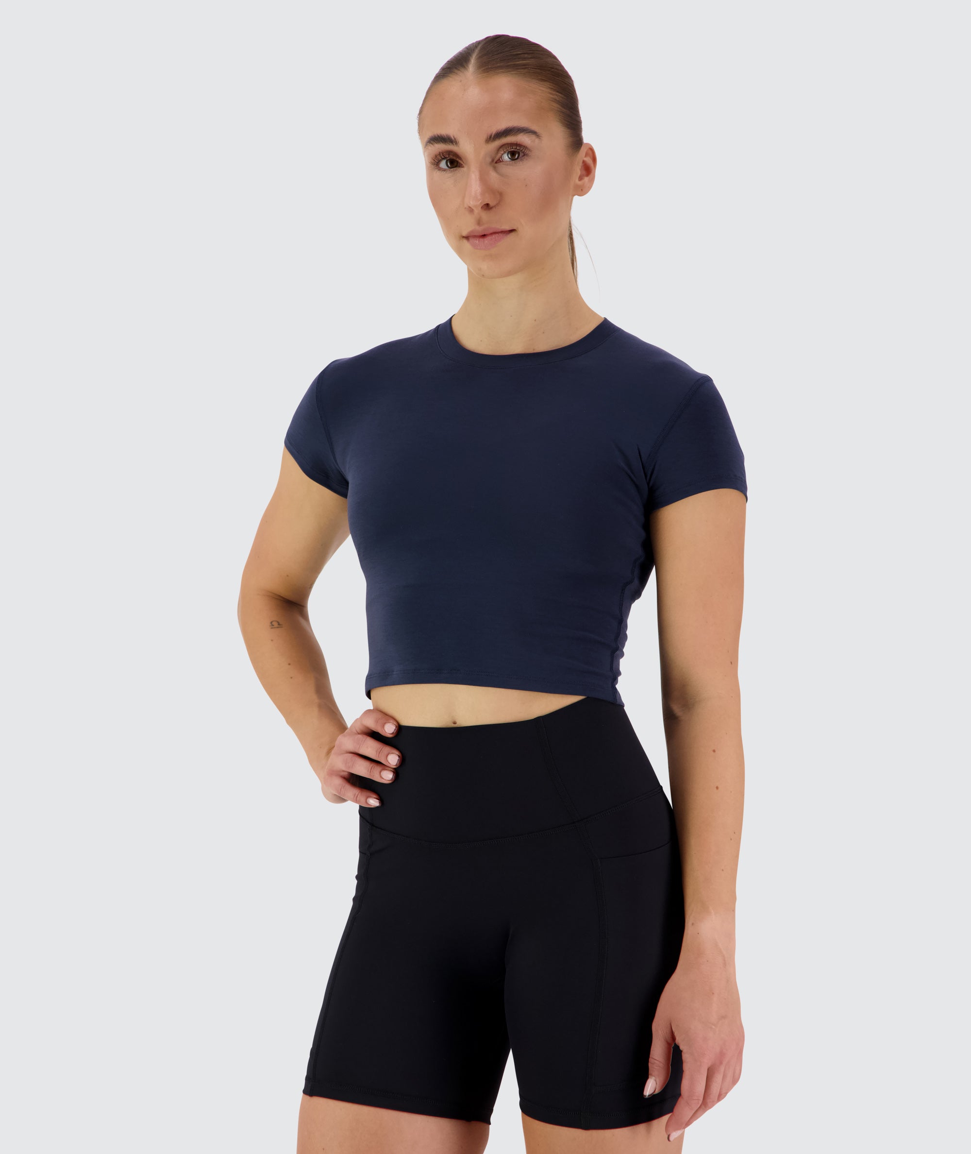 Women's Cropped Short Sleeve Navy, Model 176 cm / size S#color_navy