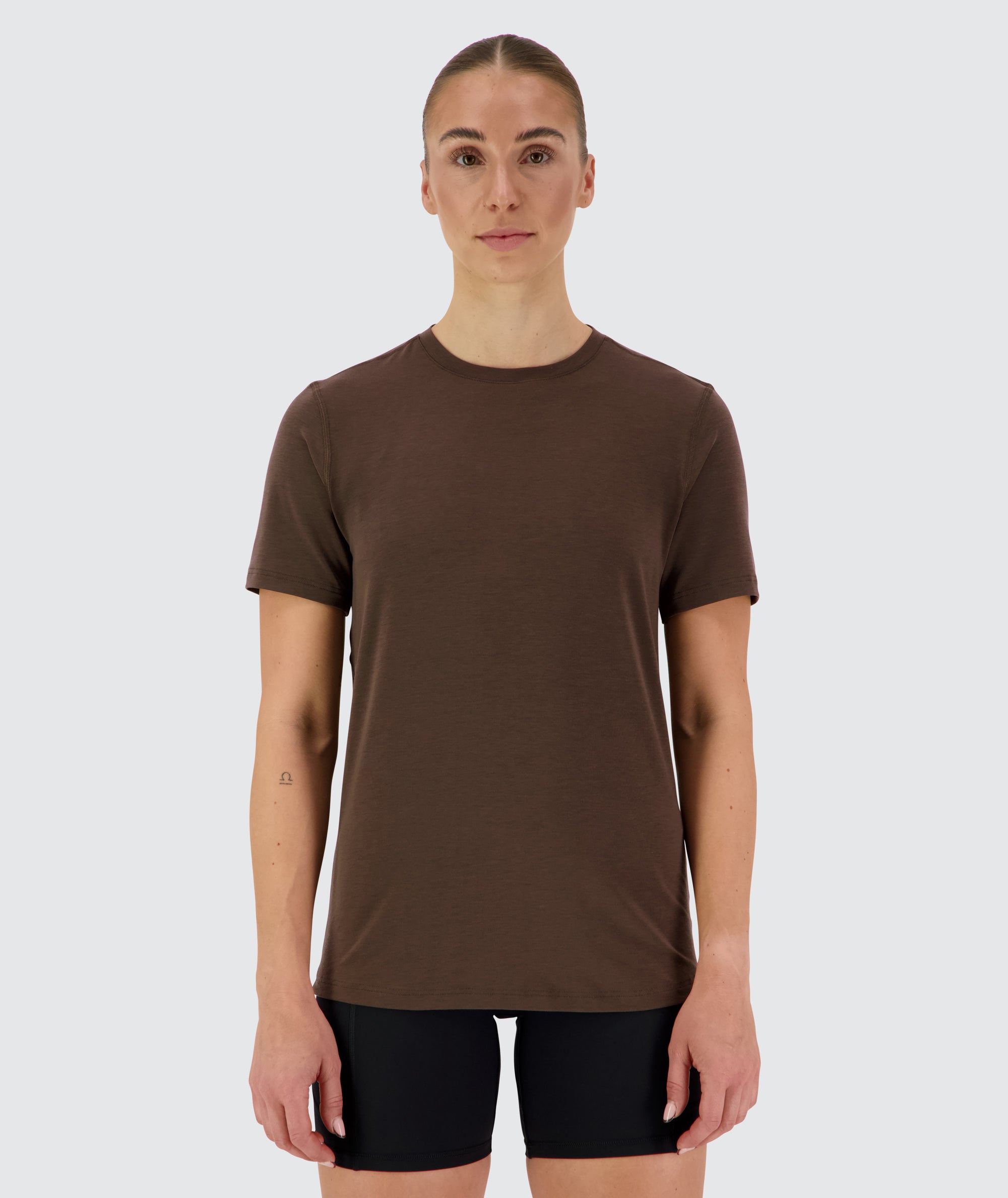 Women's Everyday Tee, Model 176 cm / size S#color_coffee-bean