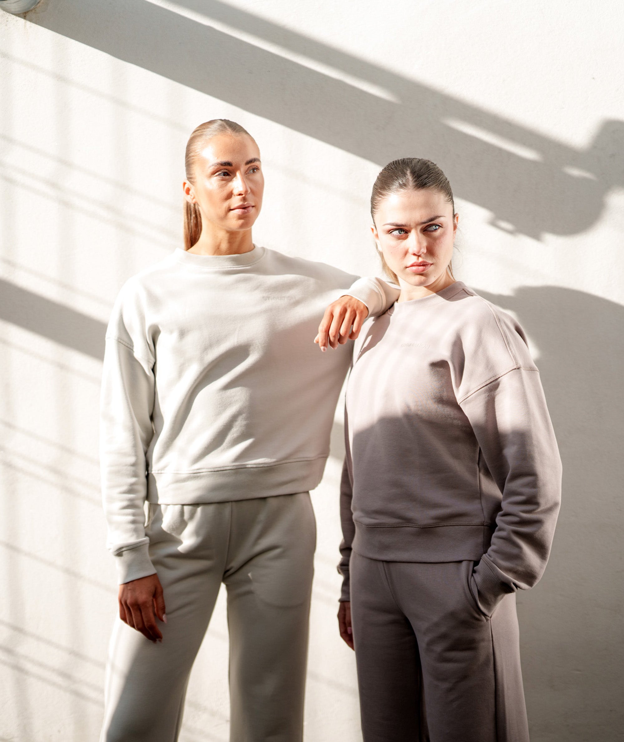 Women Crewneck #color_cool-grey