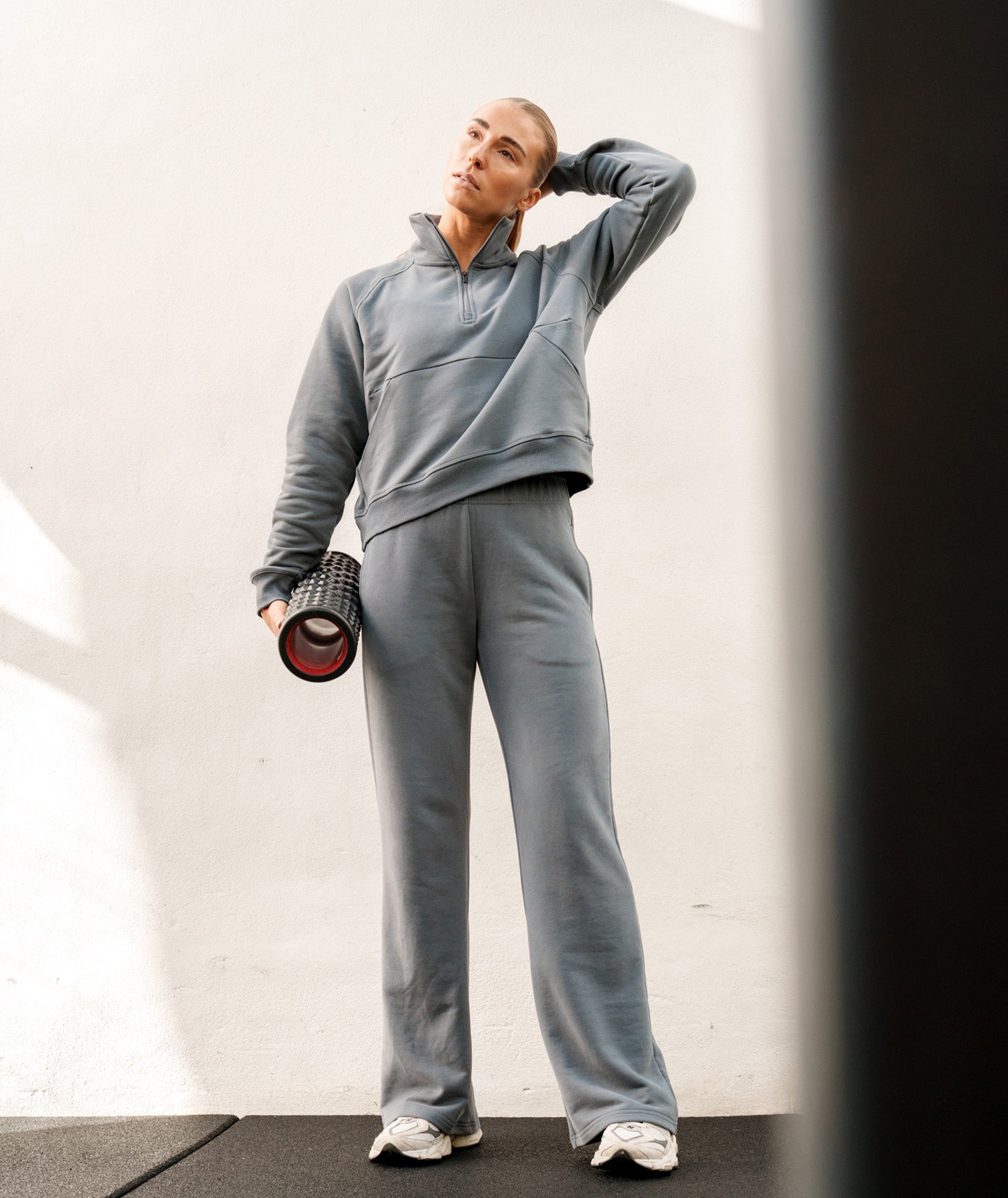 Women Half-Zip Sweater Model 167 cm / size S #color_dark-grey