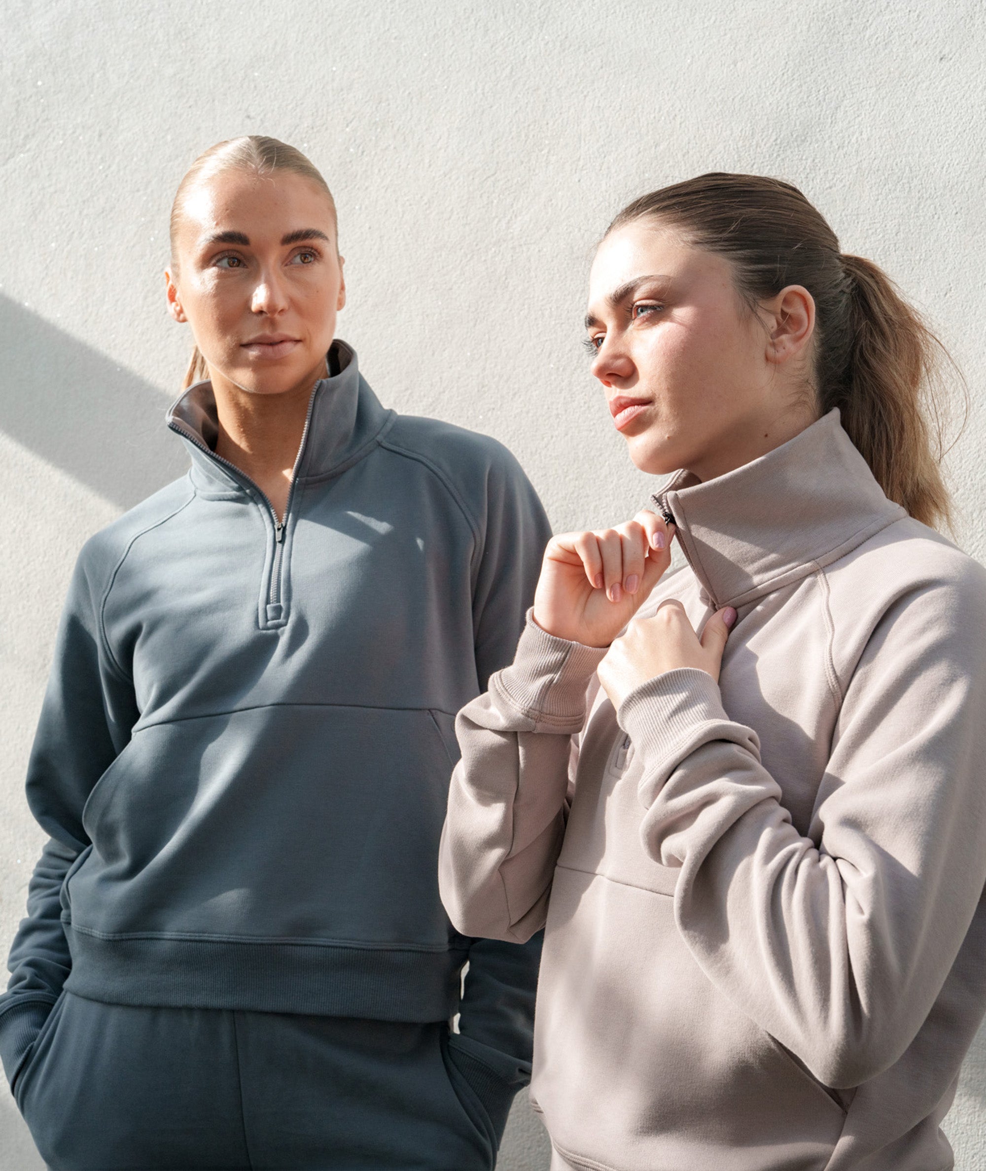 Women Half-Zip Sweater Model 167 cm / size S #color_dark-grey