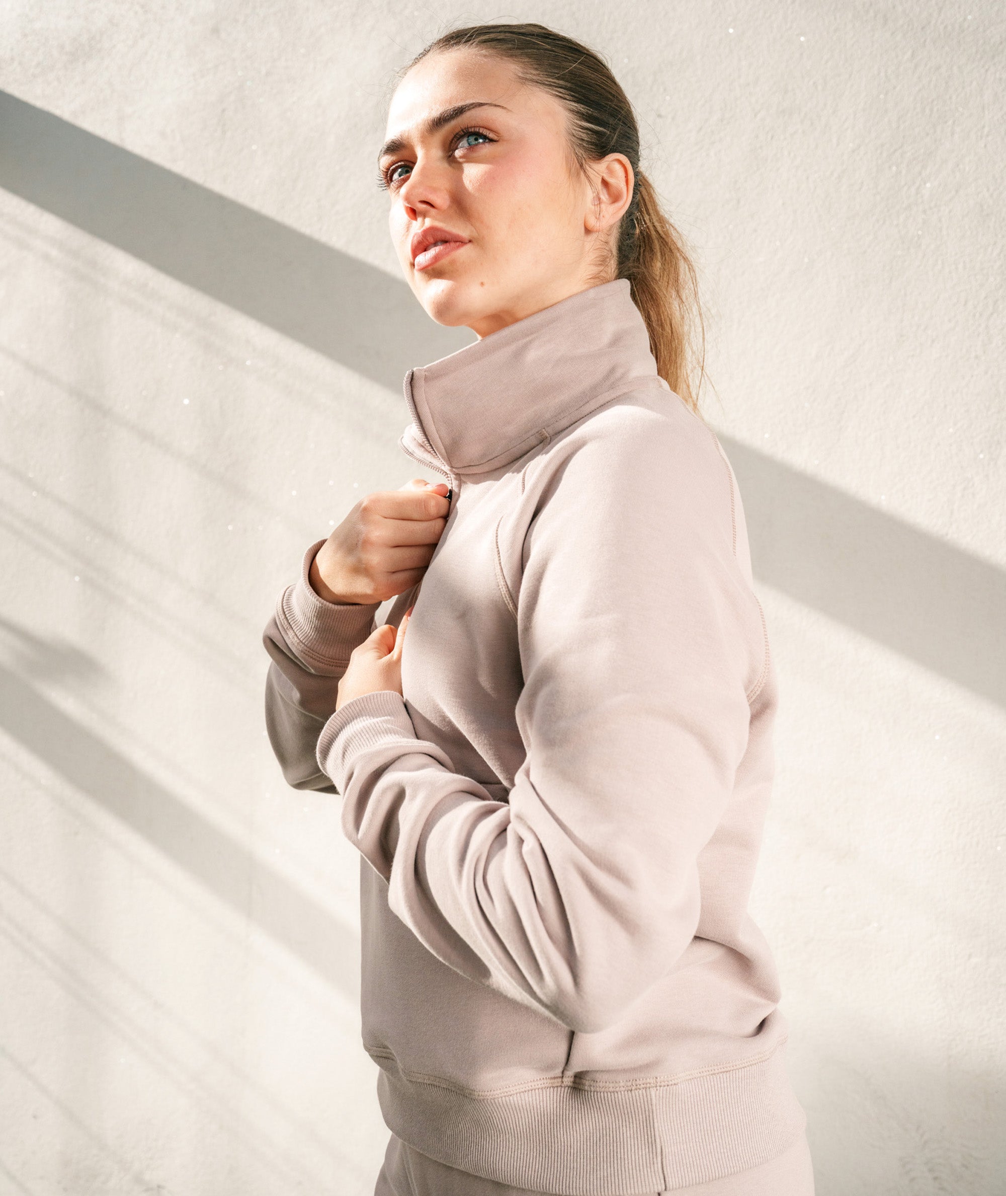 Women Half-Zip Sweater Model 167 cm / size S #color_sand
