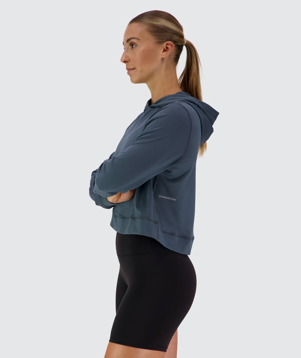 Comfy cropped hoodie for training, Model 176 cm / size S#color_dusty-navy