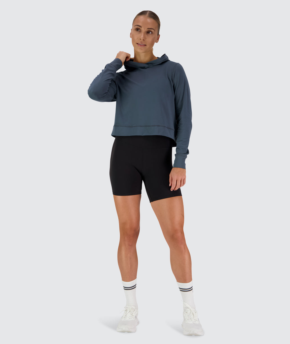 Comfy cropped hoodie for training, Model 176 cm / size S#color_dusty-navy