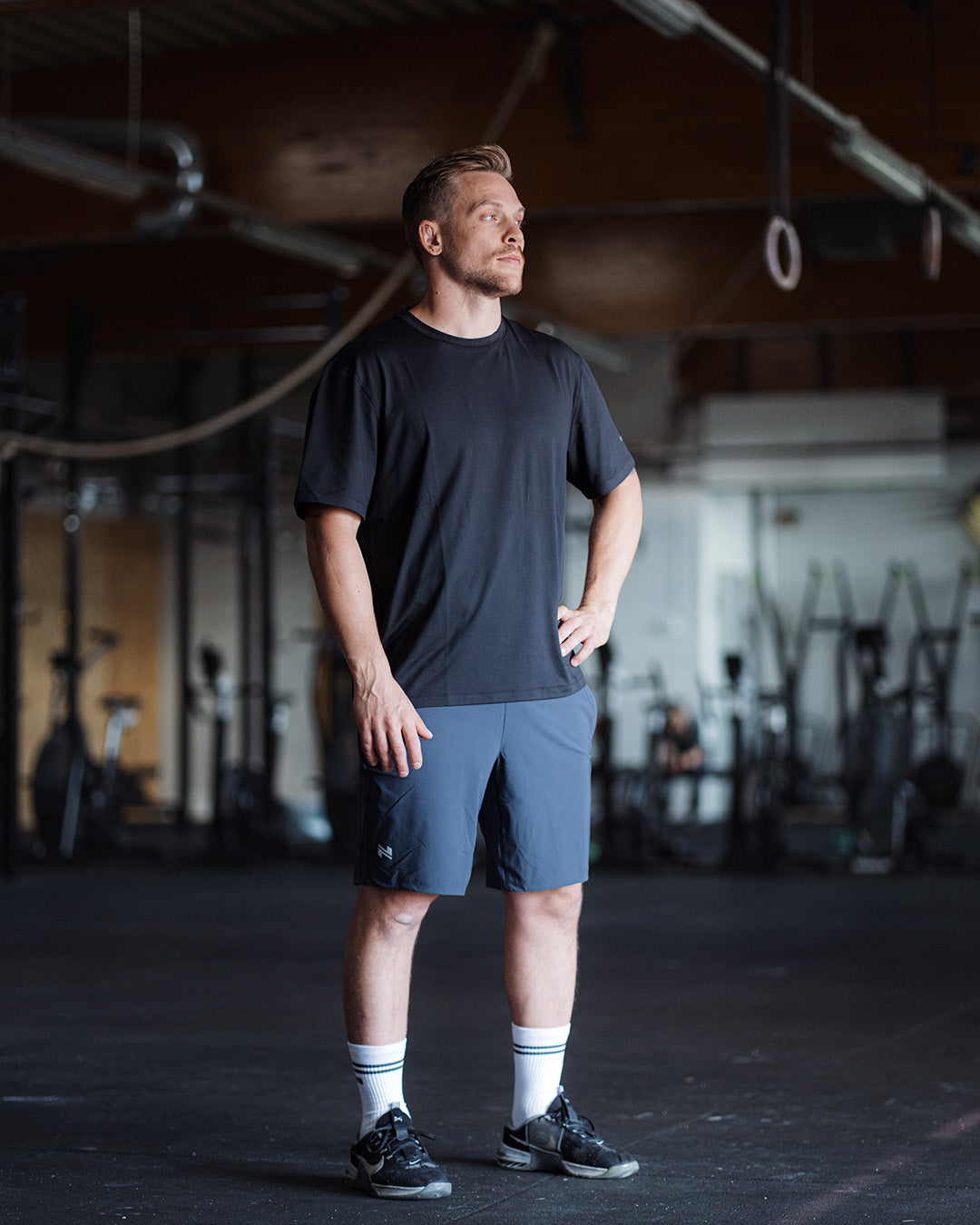 Oversize training T-Shirt - Unisex Model 175cm / size L #color_black