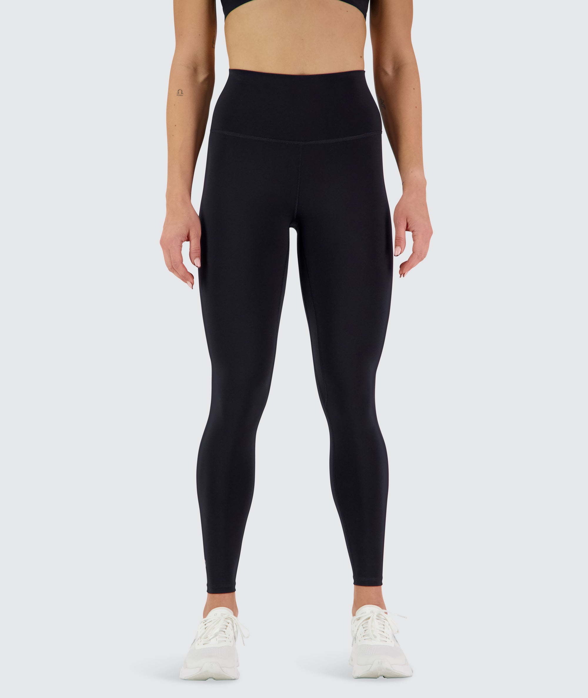 High-Waisted training tights, Model 176 cm / size S #color_black