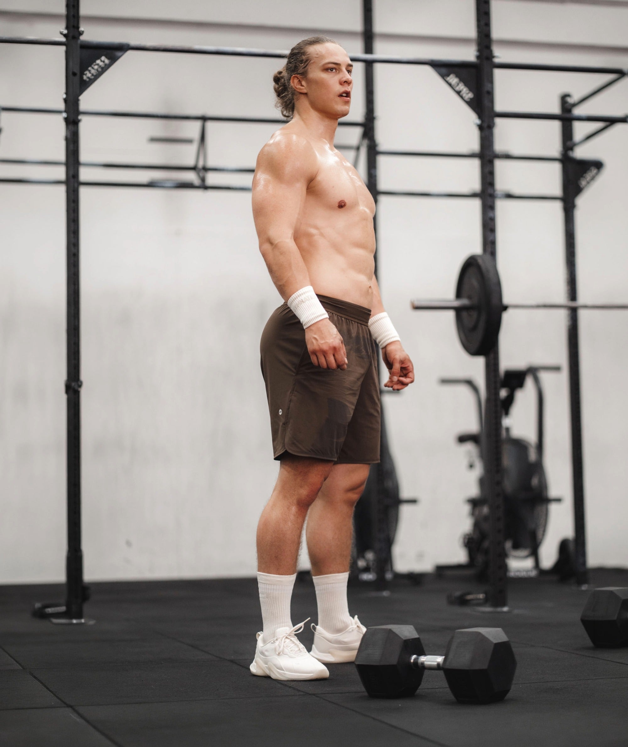 Men's performance shorts #color_coffee-bean