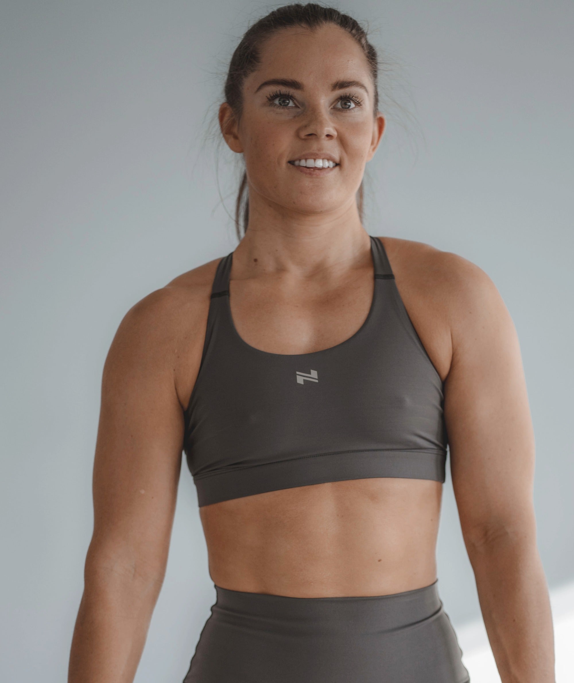 performance sports bra#color_gravel-grey