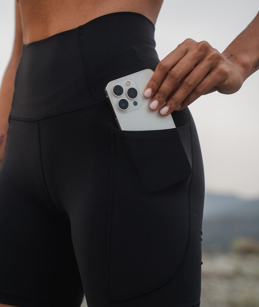 Supersoft shorts with pockets, Model 176 cm / size S#color_black