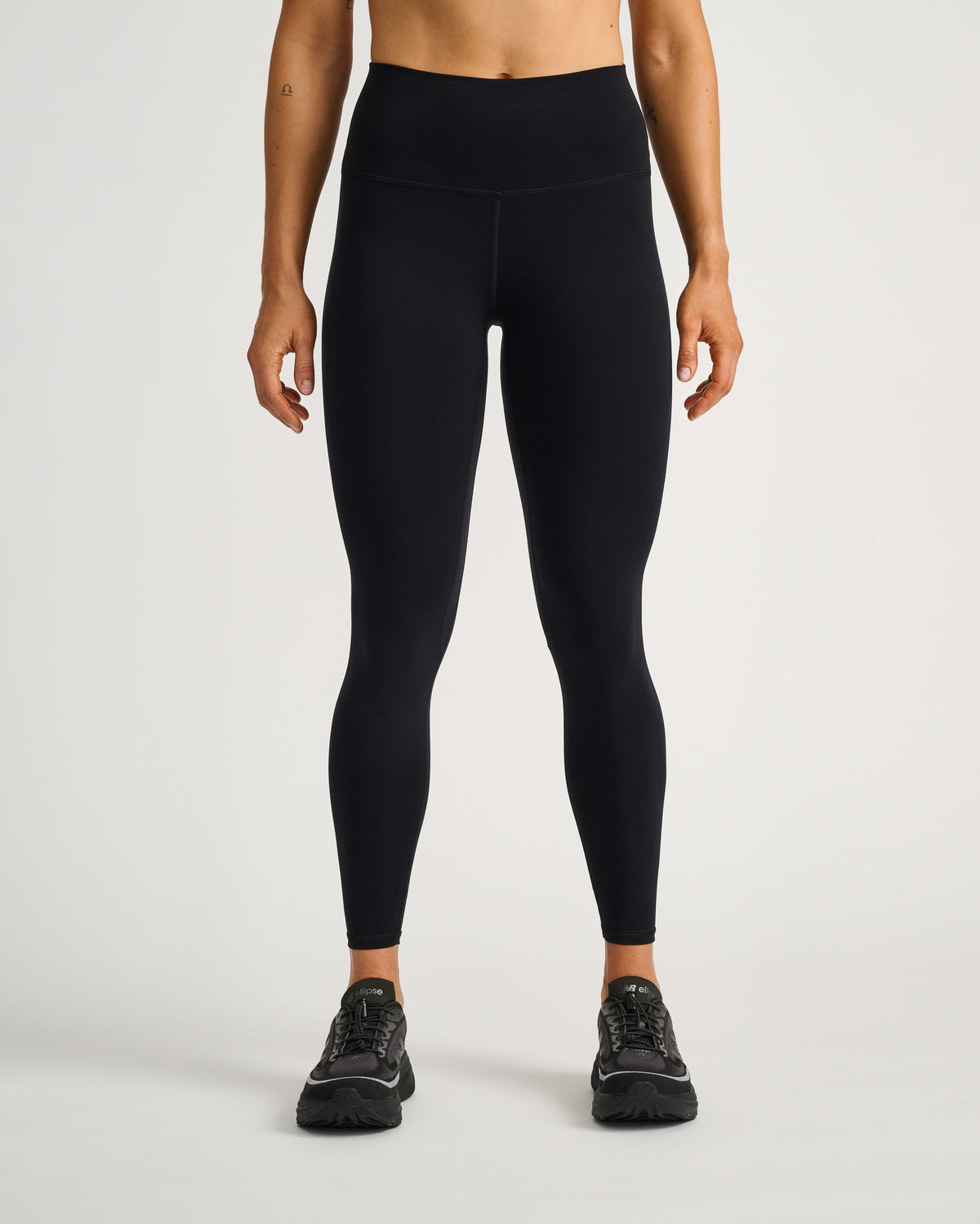 High-Waist Training Tights, Model 176 cm / size S #color_black