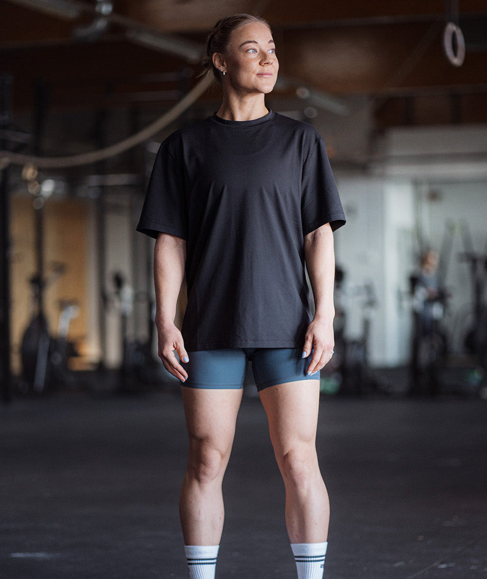Oversize training T-Shirt - Unisex Model 160cm / size XS#color_black