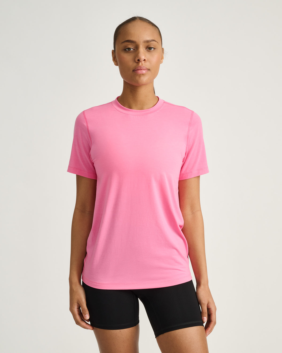 Women's Everyday Tee 
Model 167 cm / size XS 
#color_candy-pink