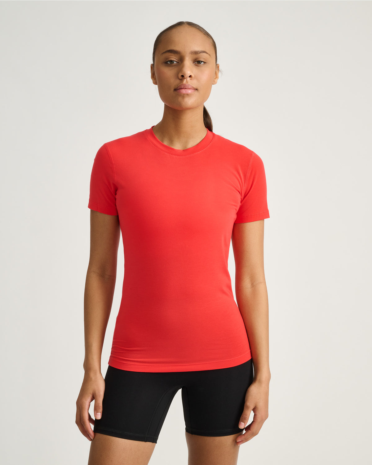 Women's training tee Model 167 cm / size XS #color_candy-red