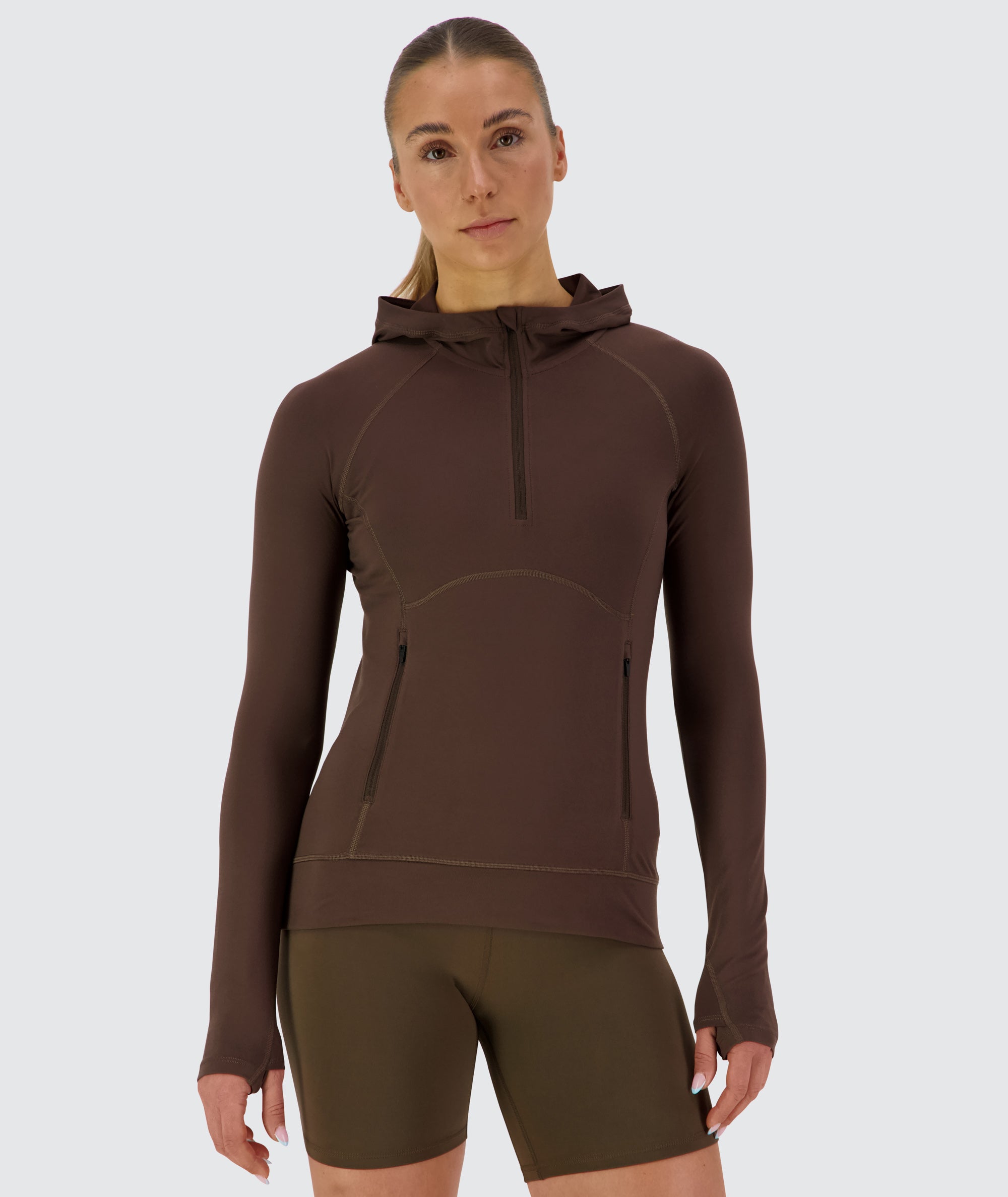 Women's comfy hoodie for training, Model 176 cm / size S #color_coffee-bean