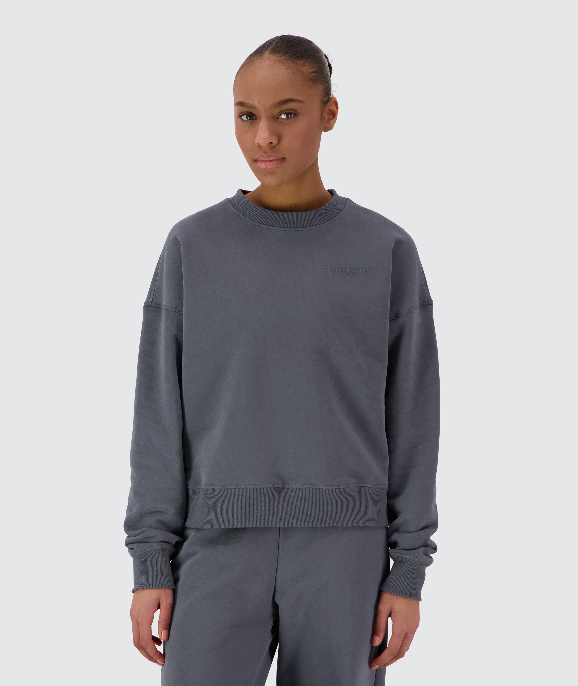 Women Crewneck Model 167 cm / size S #color_dark-grey
