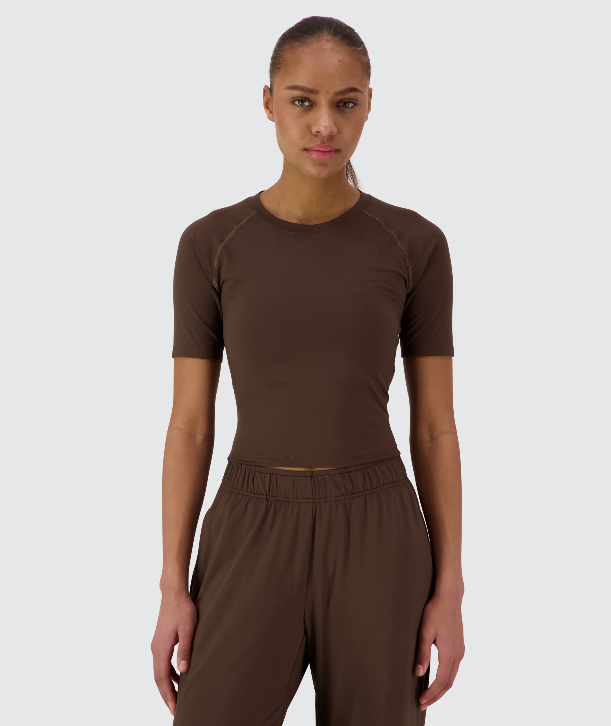 Gymnation Cropped ComfyKnit Tee Model 167 cm / size S #color_coffee-bean