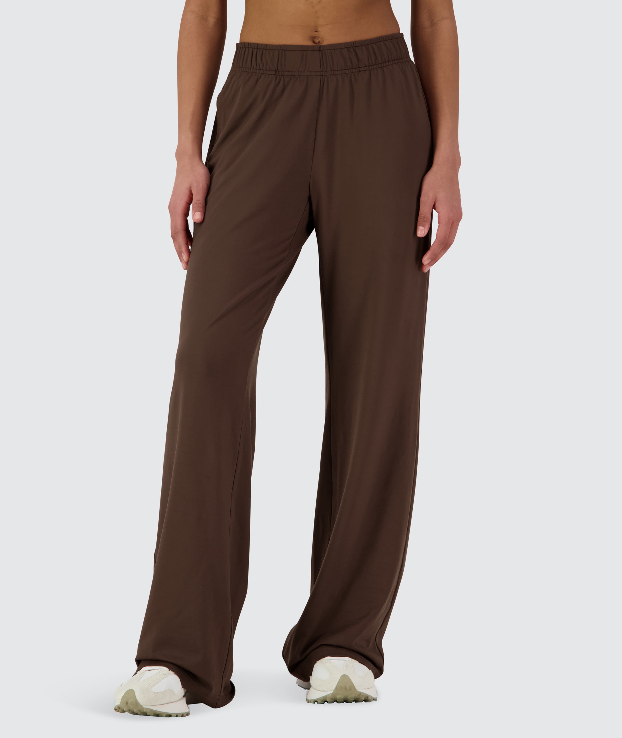Gymnation Wideleg ComfyKnit Pants Model 167 cm / size S #color_coffee-bean