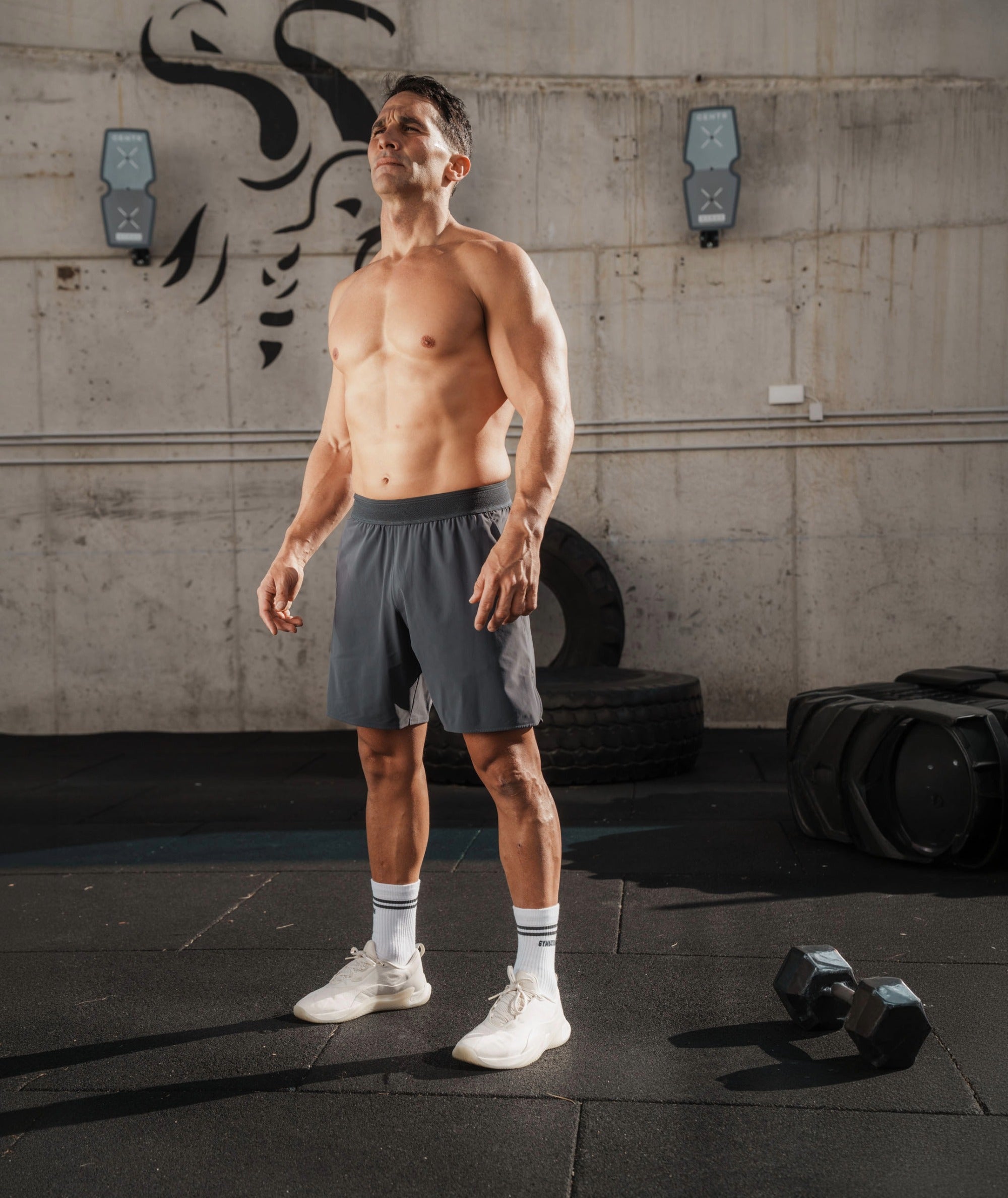 Men's performance shorts #color_gravel-grey