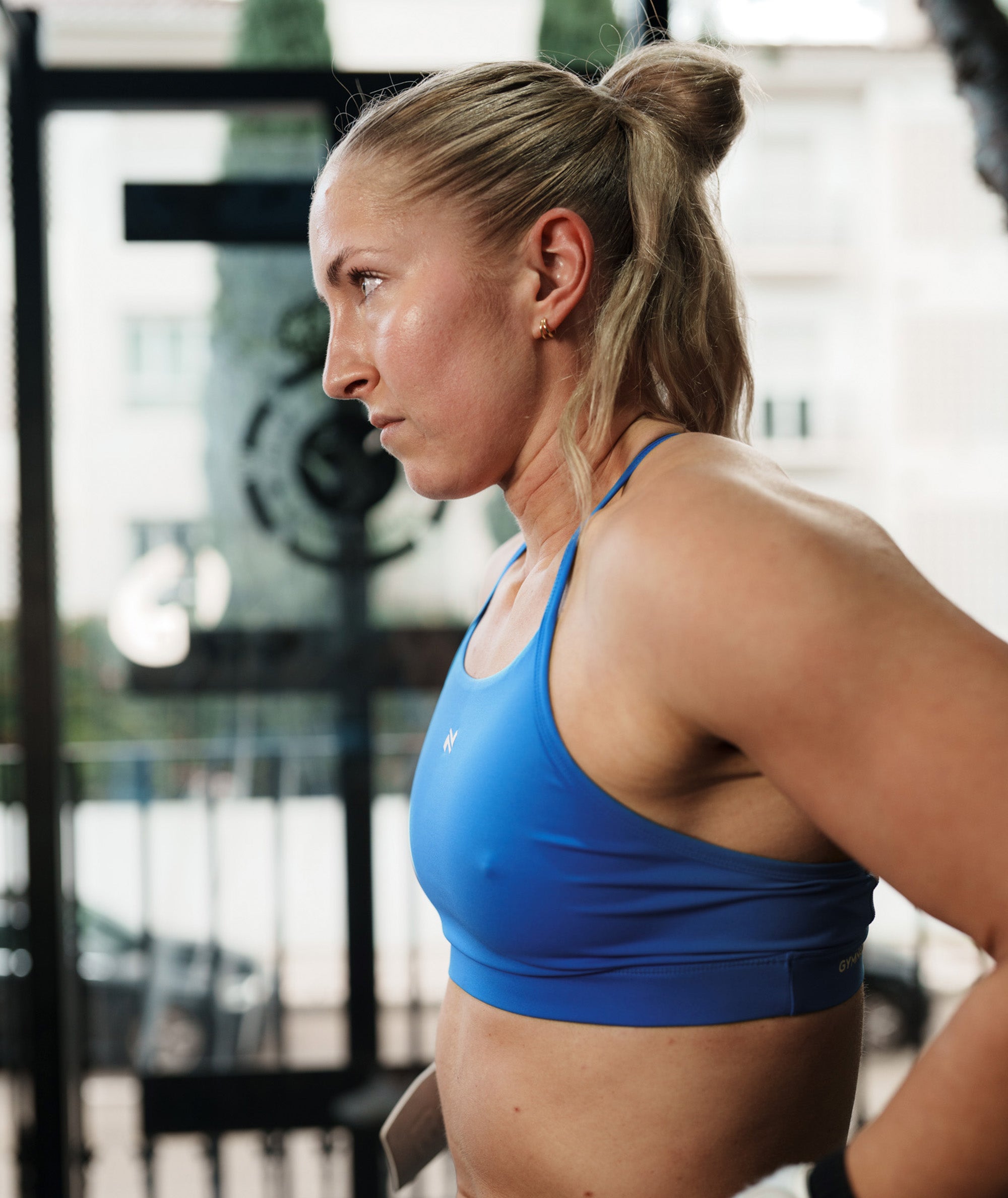 Training sports bra, Model 176 cm / size S #color_blue-blaze