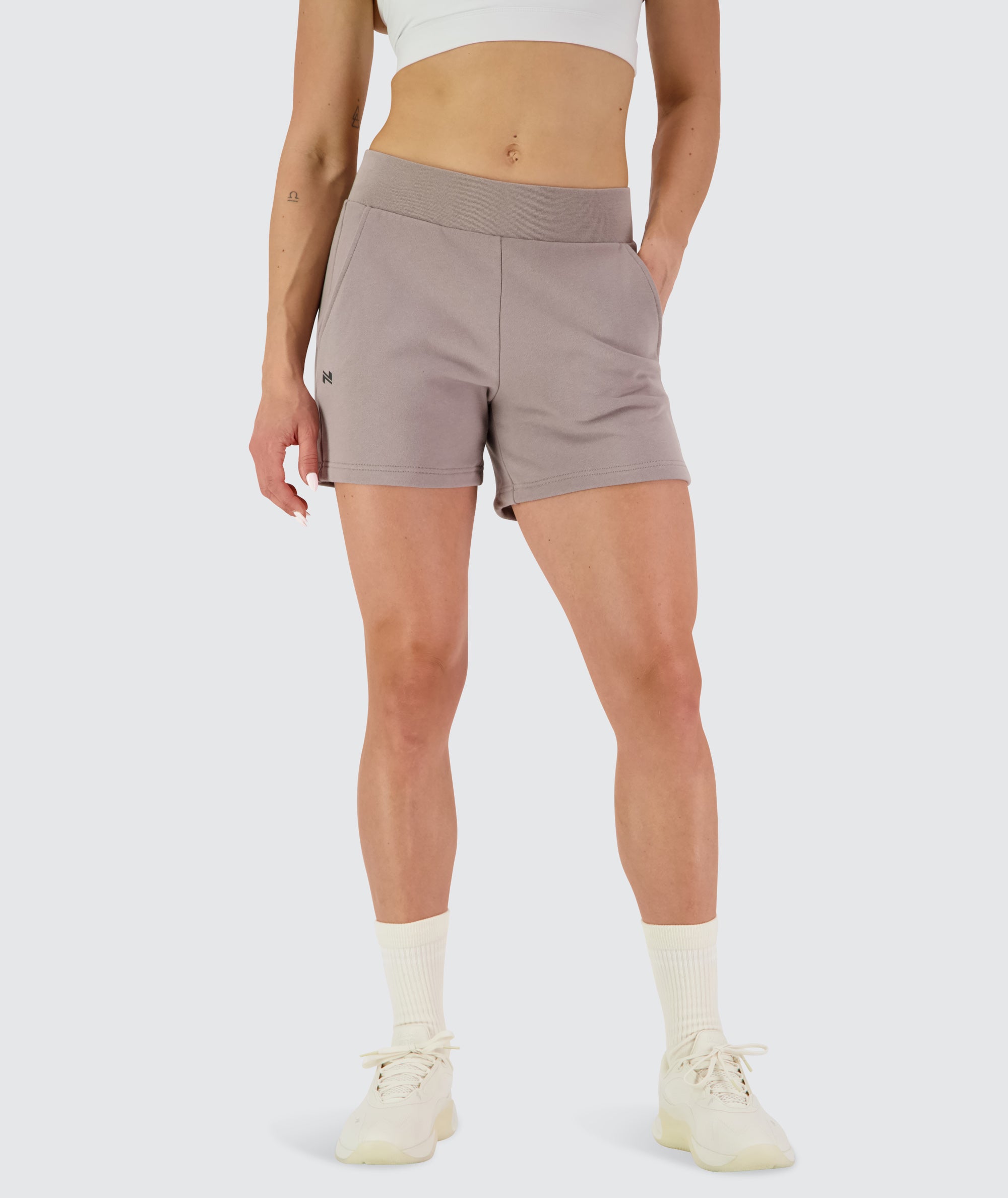 Womens Sweatshorts, Model 176 cm / size S #color_sand