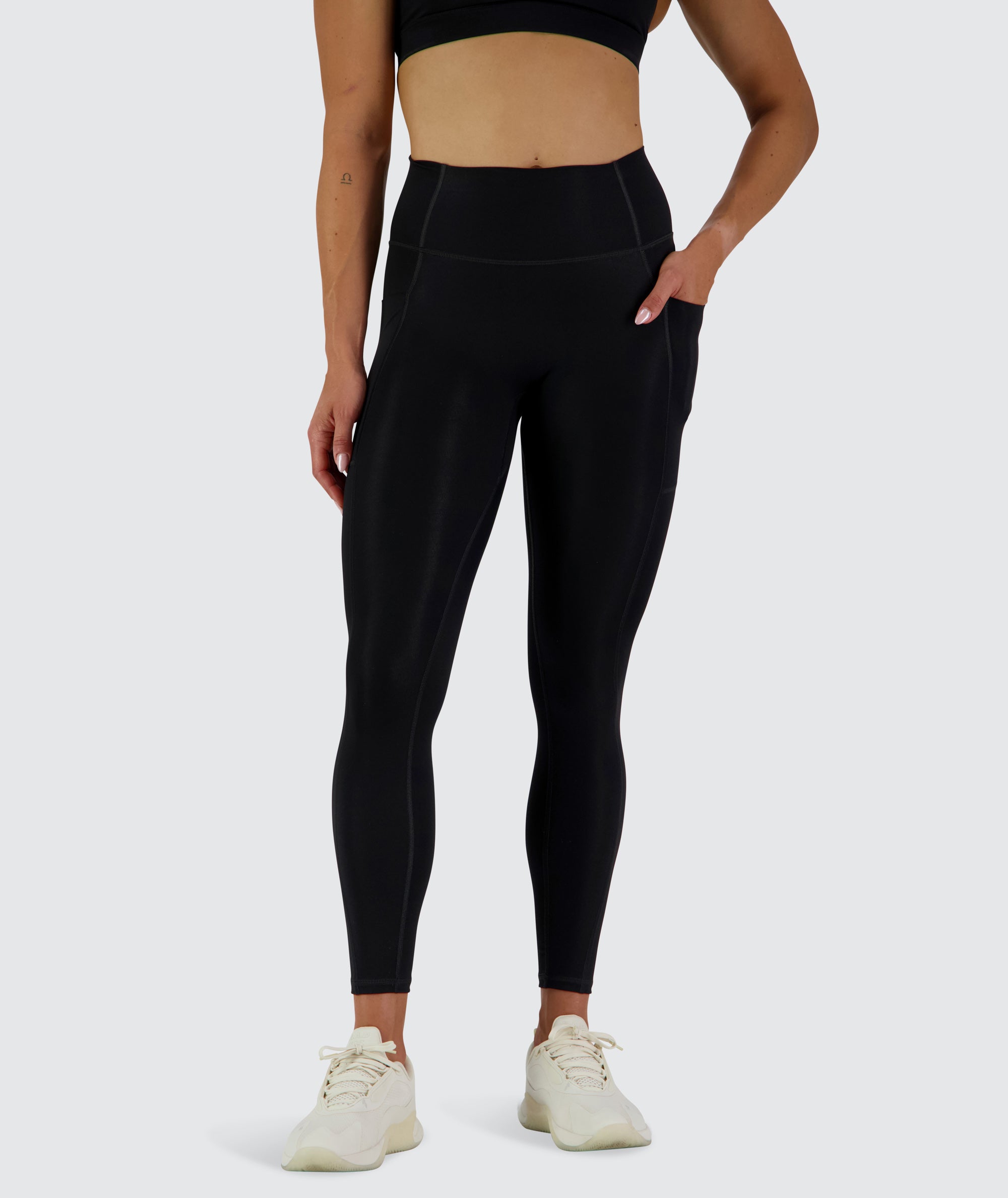 EveryForm Pocket Tights, Model 176 cm / size S #color_Black