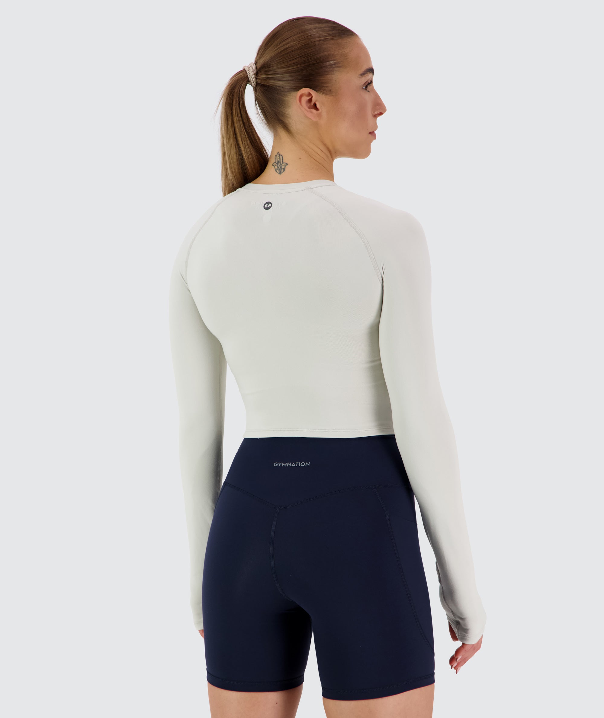 Women's Cropped ComfyKnit Longsleeve Fog, Model 176 cm / size S#color_fog