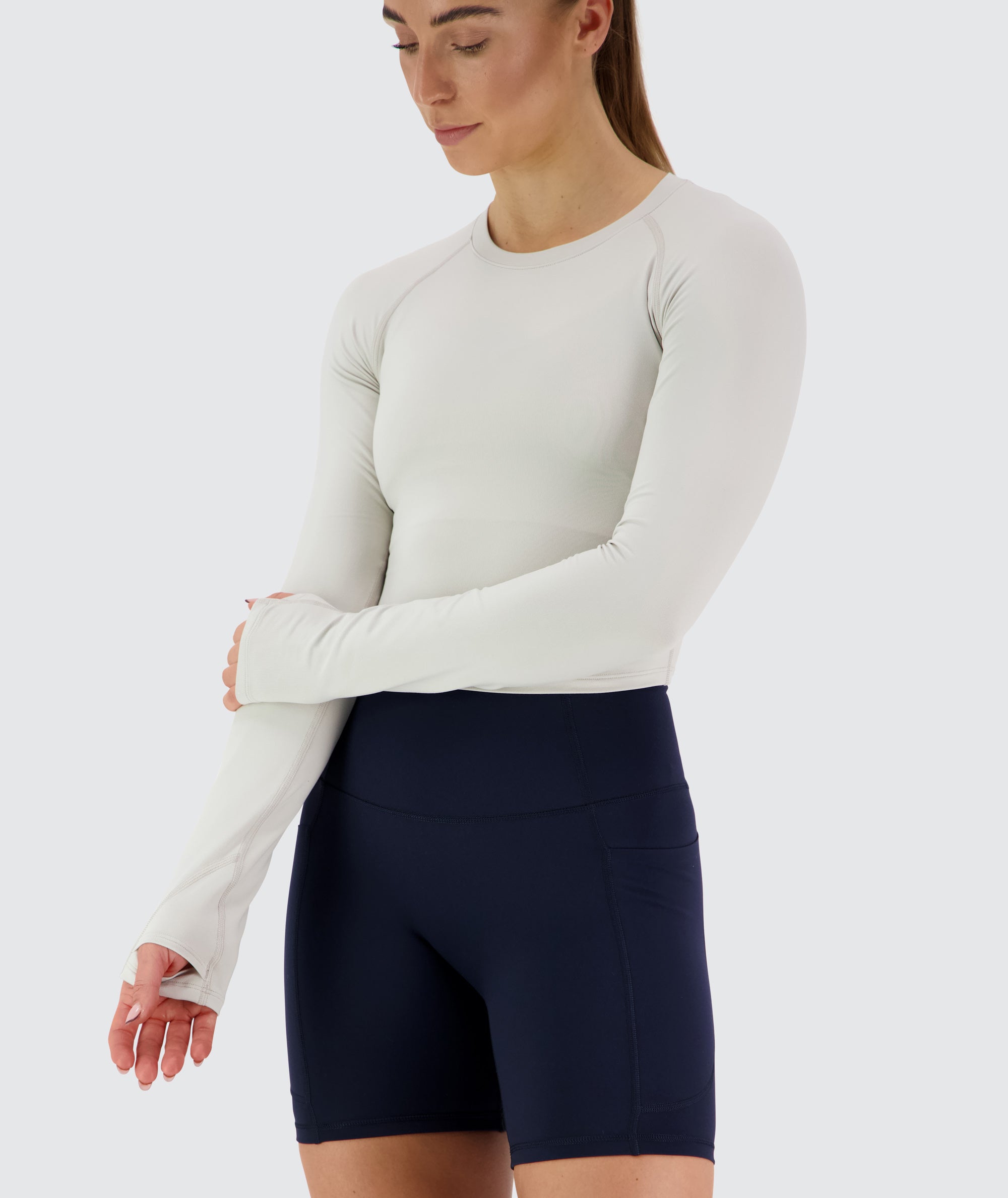 Women's Cropped ComfyKnit Longsleeve Fog, Model 176 cm / size S#color_fog